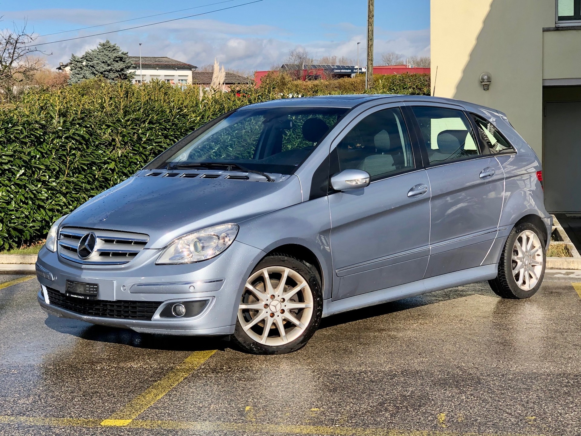 MERCEDES-BENZ B 200-image-0