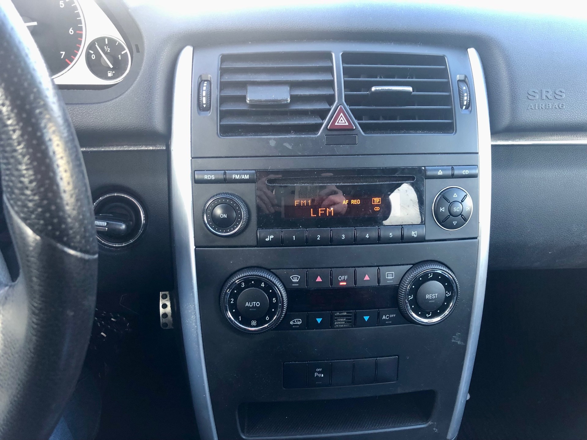 MERCEDES-BENZ B 200-image-11