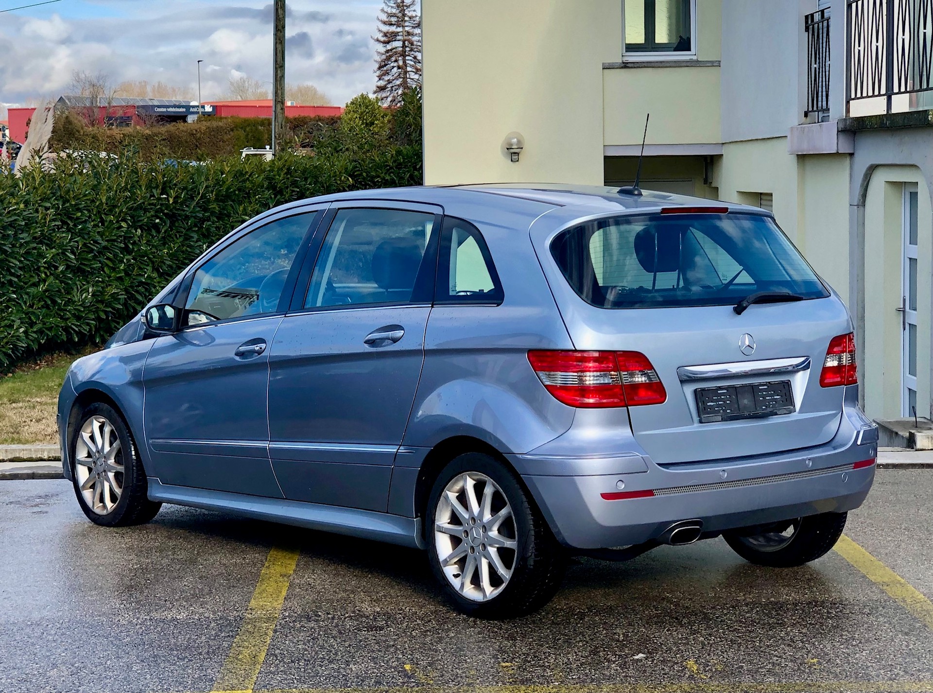 MERCEDES-BENZ B 200-image-5