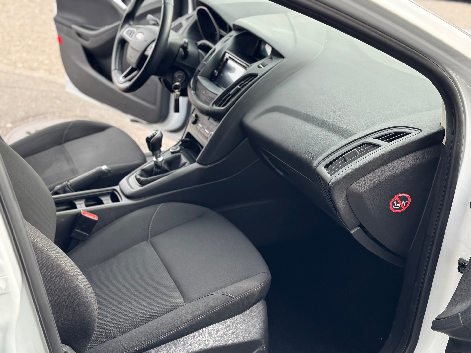 FORD Focus 1.0 SCTi Trend-image-9