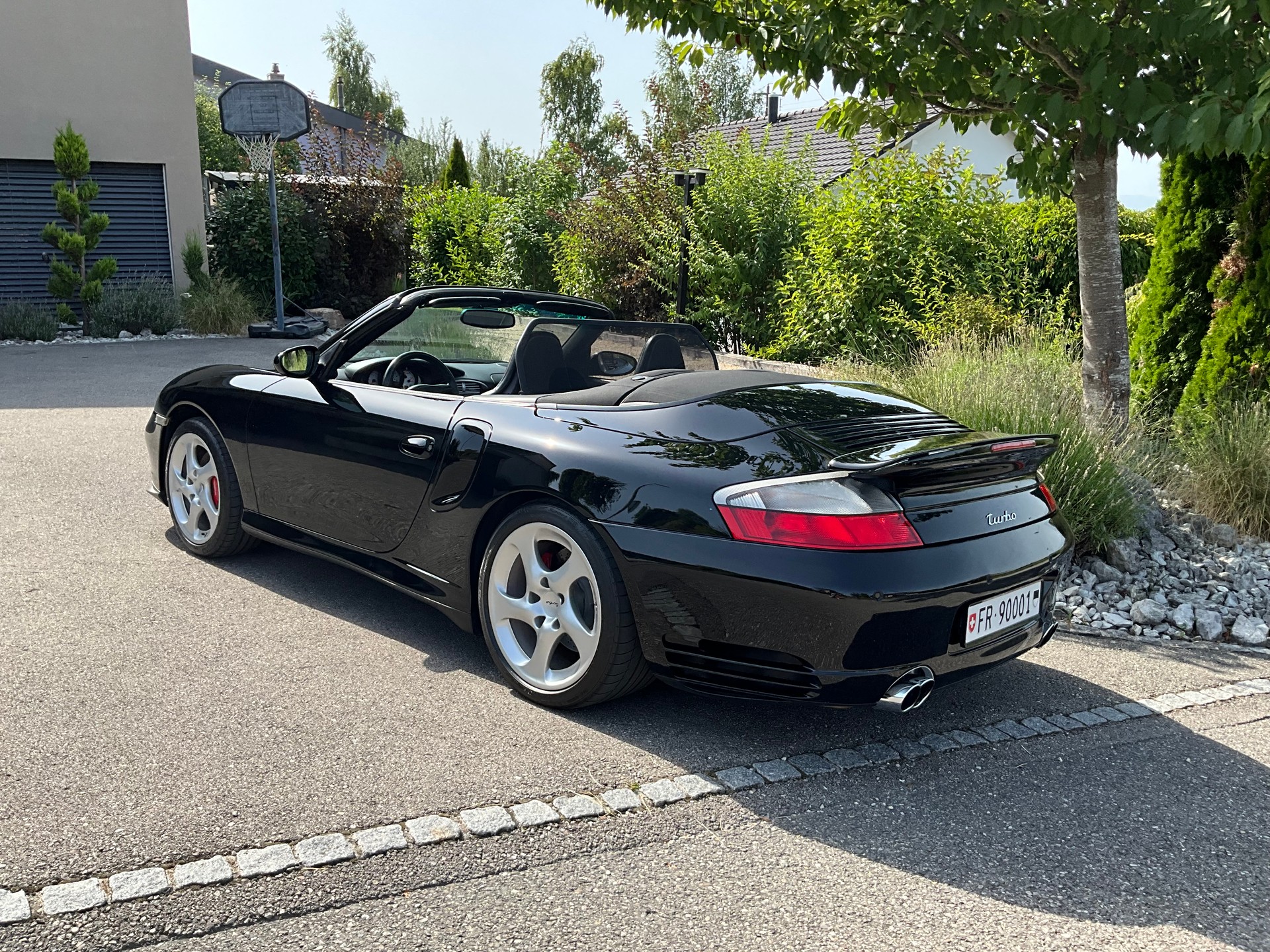 PORSCHE 911 Turbo Cabrio-image-7