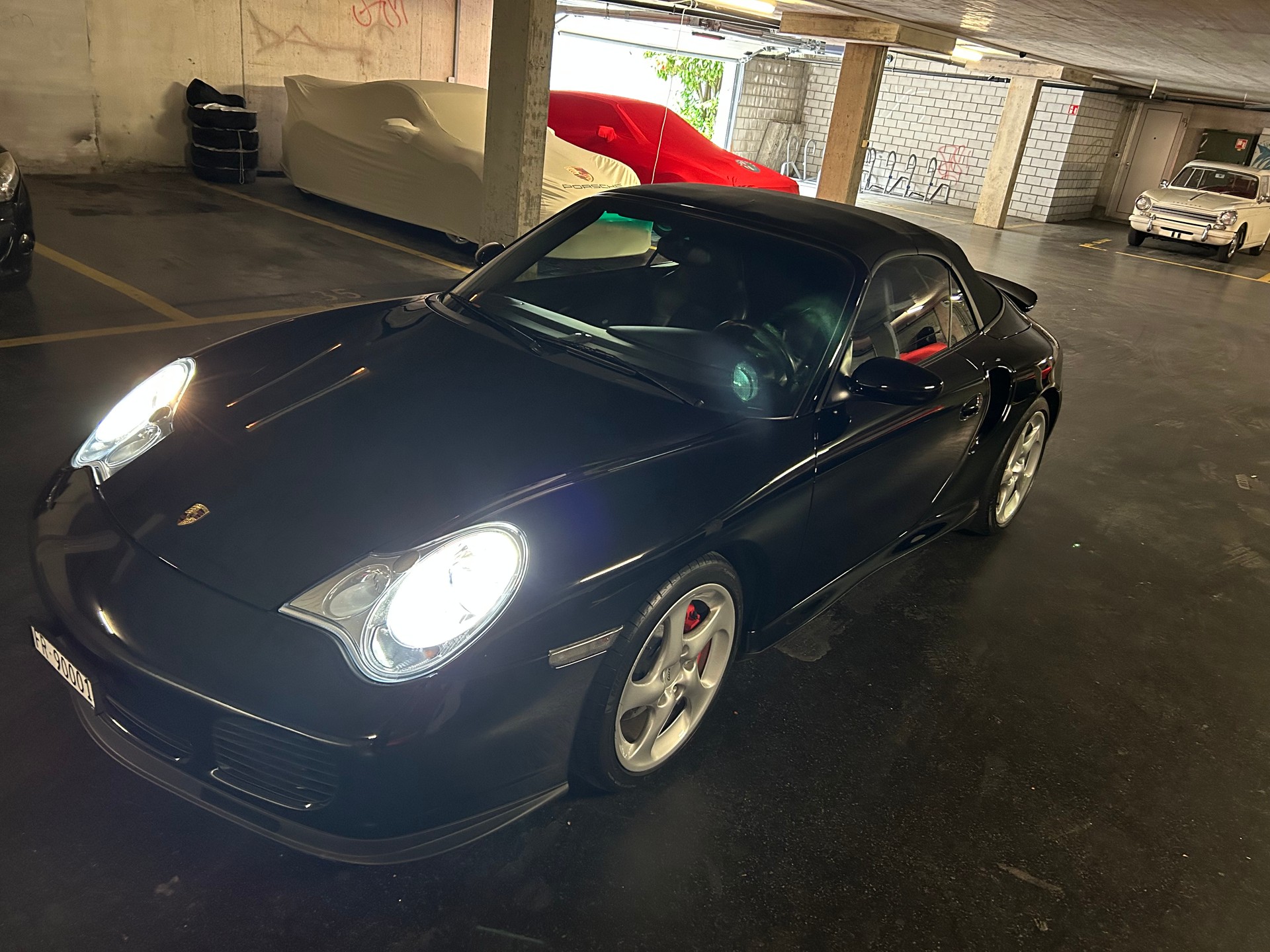 PORSCHE 911 Turbo Cabrio-image-4