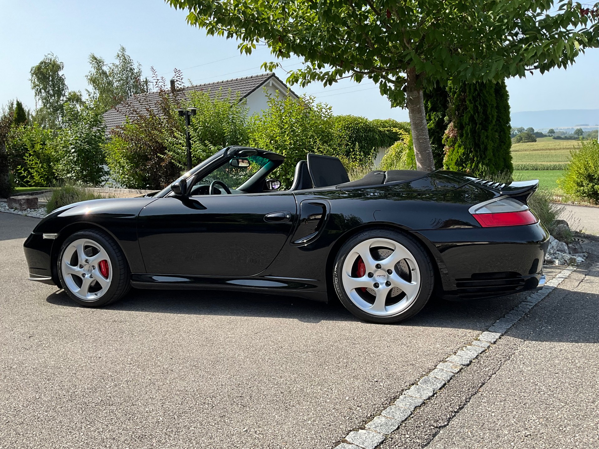 PORSCHE 911 Turbo Cabrio-image-2