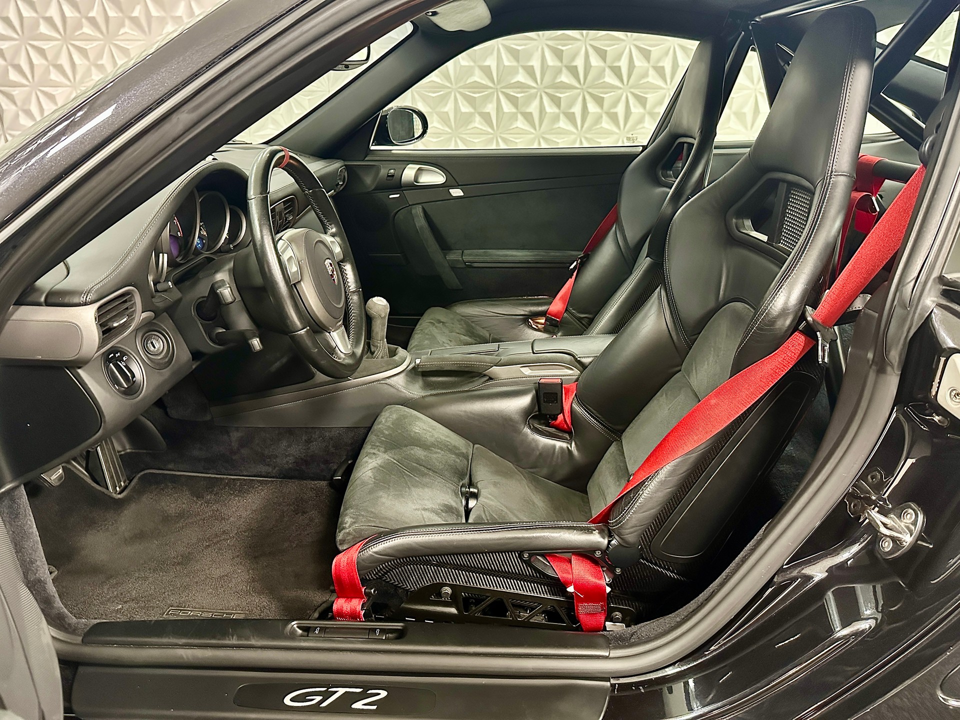 PORSCHE 911 GT2-image-12