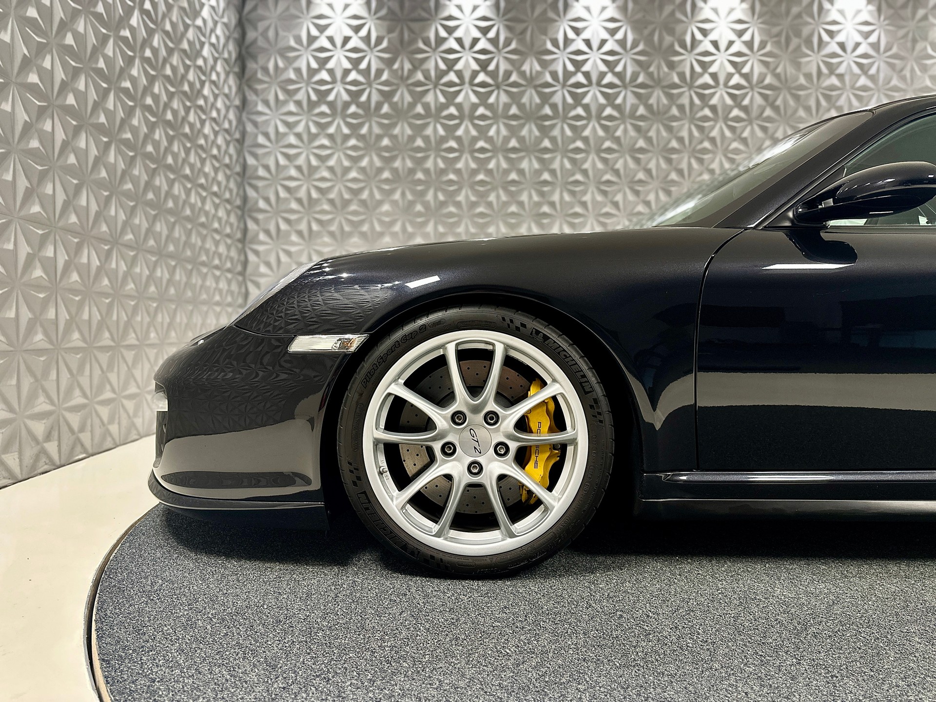 PORSCHE 911 GT2-image-10