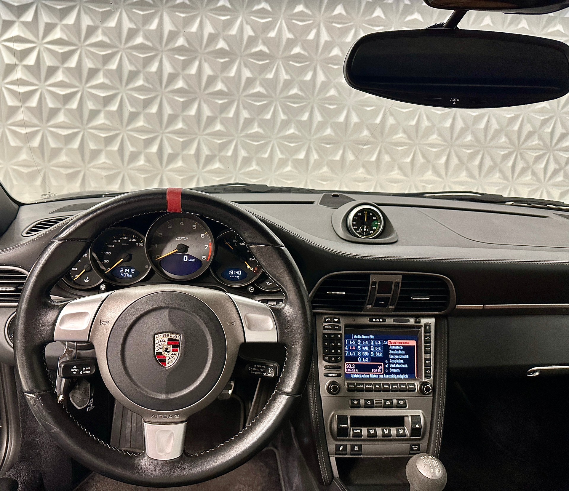 PORSCHE 911 GT2-image-14