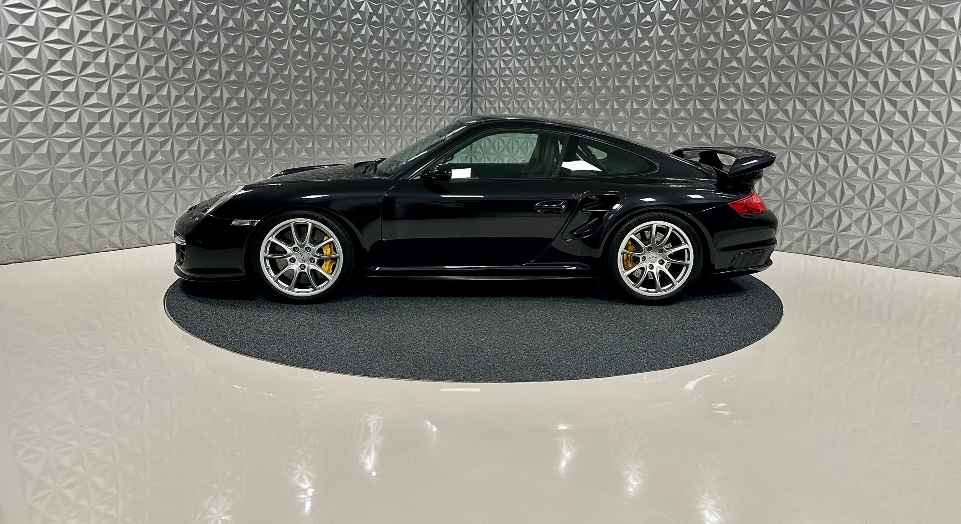 PORSCHE 911 GT2-image-7
