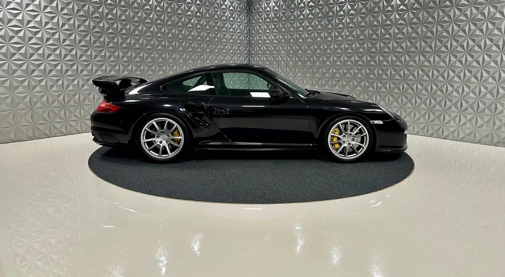 PORSCHE 911 GT2-image-3
