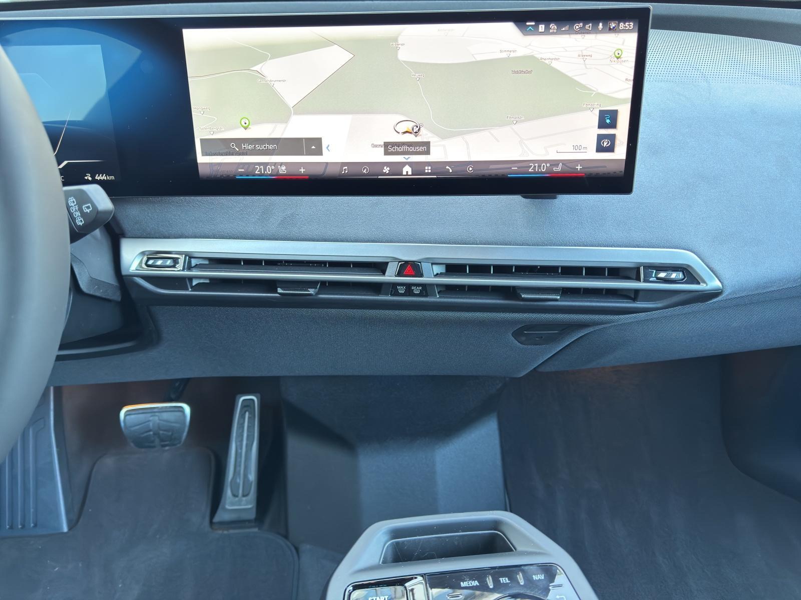 BMW iX xDrive45 M Sport Pro-image-31