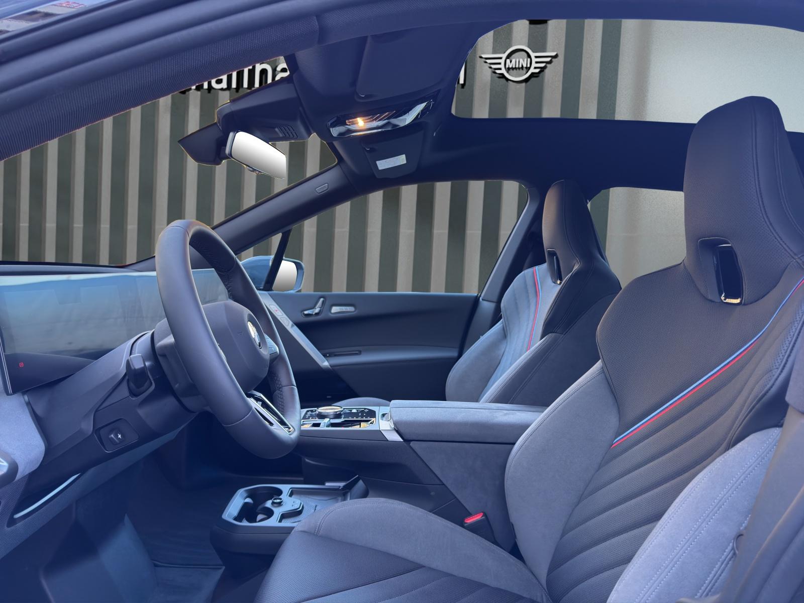 BMW iX xDrive45 M Sport Pro-image-12