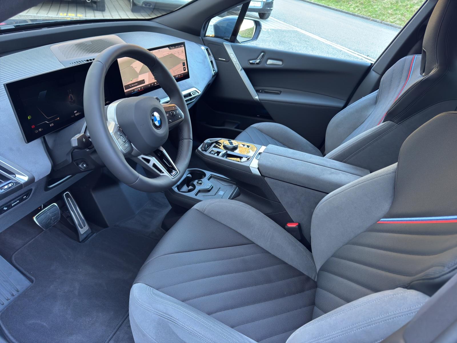 BMW iX xDrive45 M Sport Pro-image-19