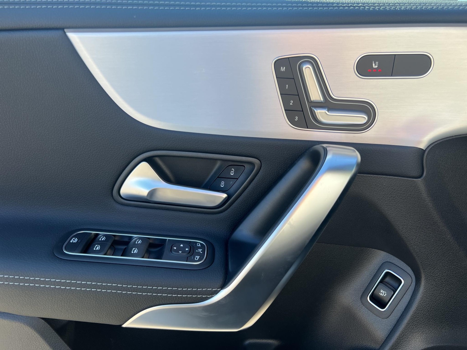 MERCEDES-BENZ CLA 35 AMG 4matic Shooting Brake-image-12