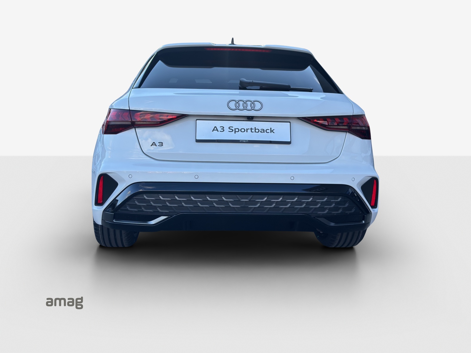 AUDI A3 Sportback TFSI 110 kW S line Attraction S tronic-image-3