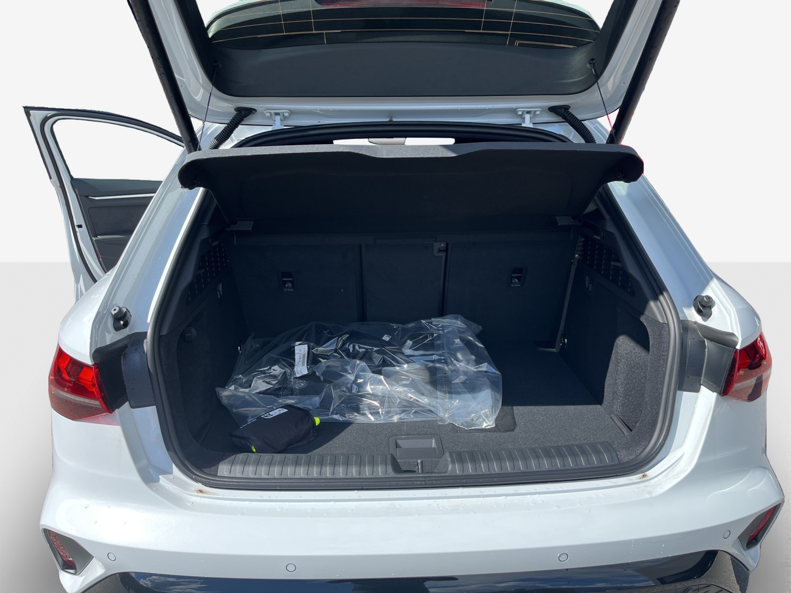 AUDI A3 Sportback TFSI 110 kW S line Attraction S tronic-image-12