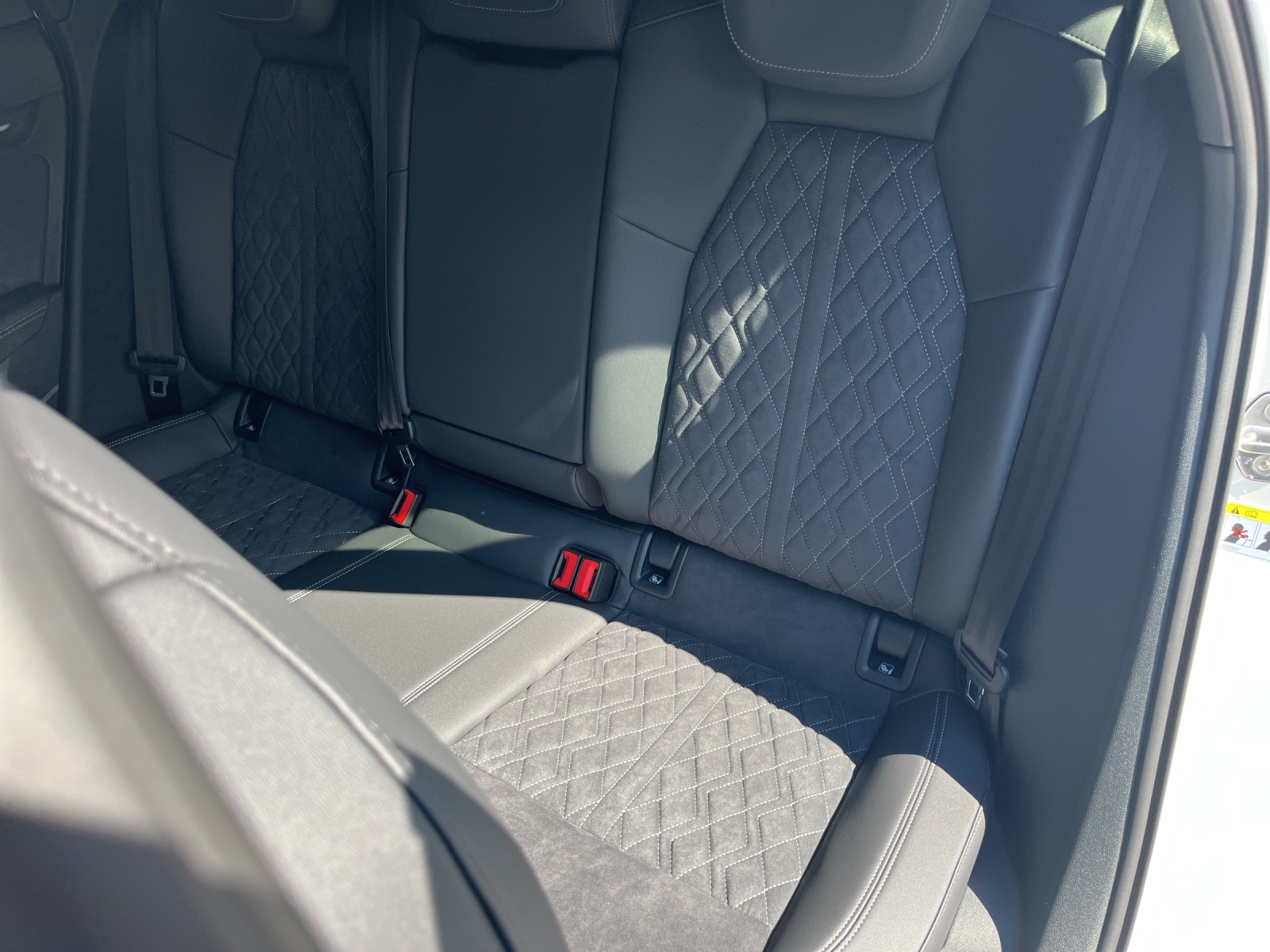AUDI A3 Sportback TFSI 110 kW S line Attraction S tronic-image-11