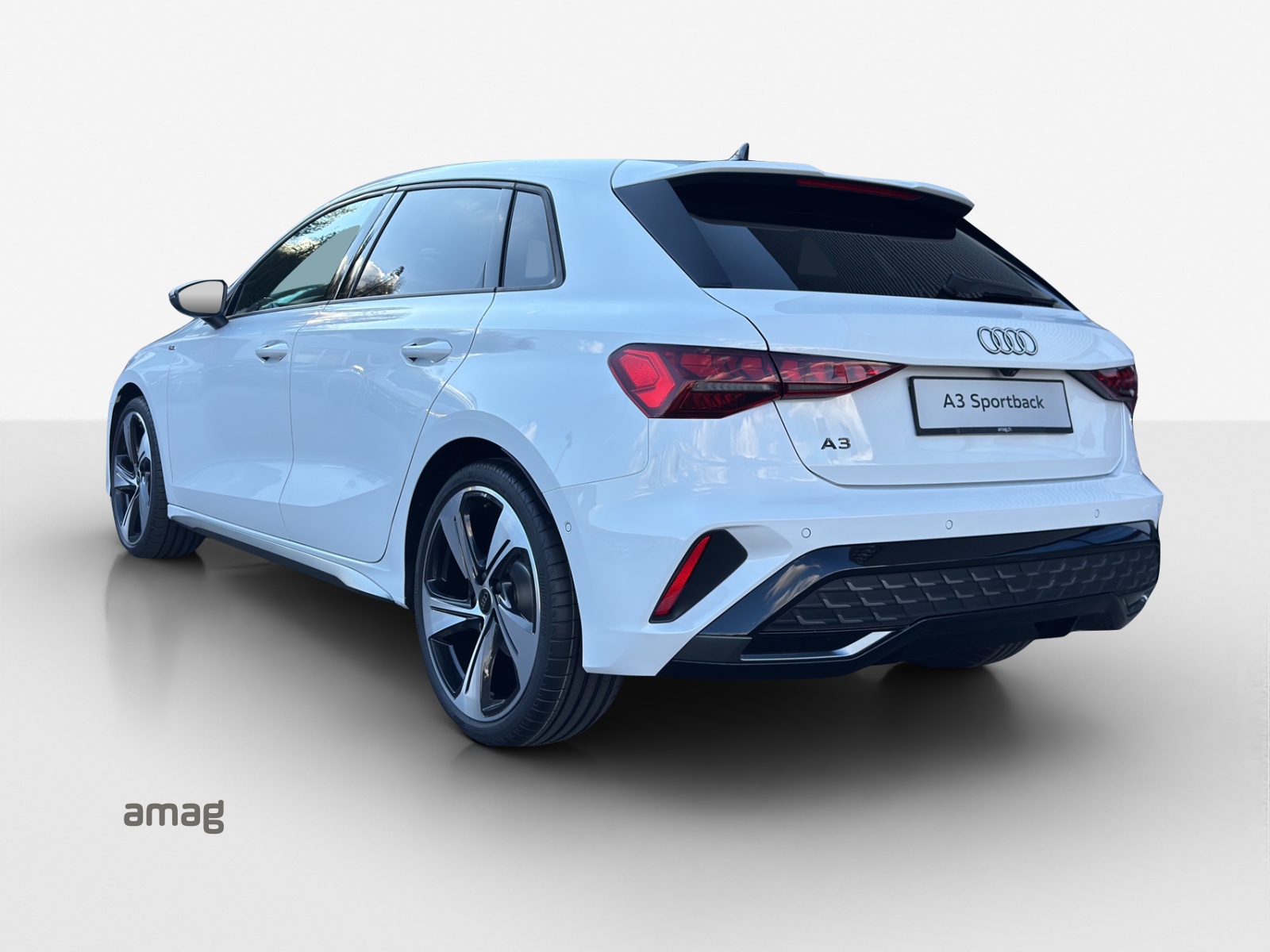AUDI A3 Sportback TFSI 110 kW S line Attraction S tronic-image-2