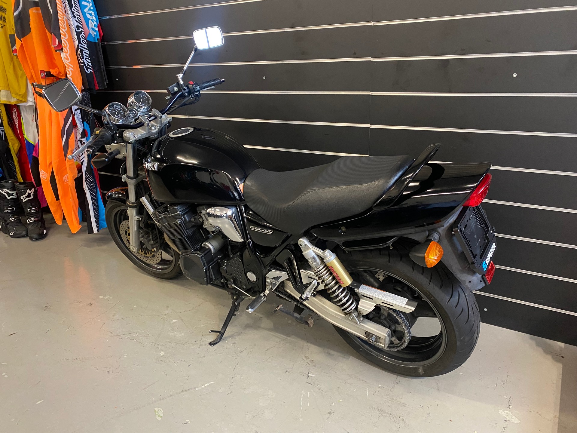 SUZUKI GSX 750-image-3
