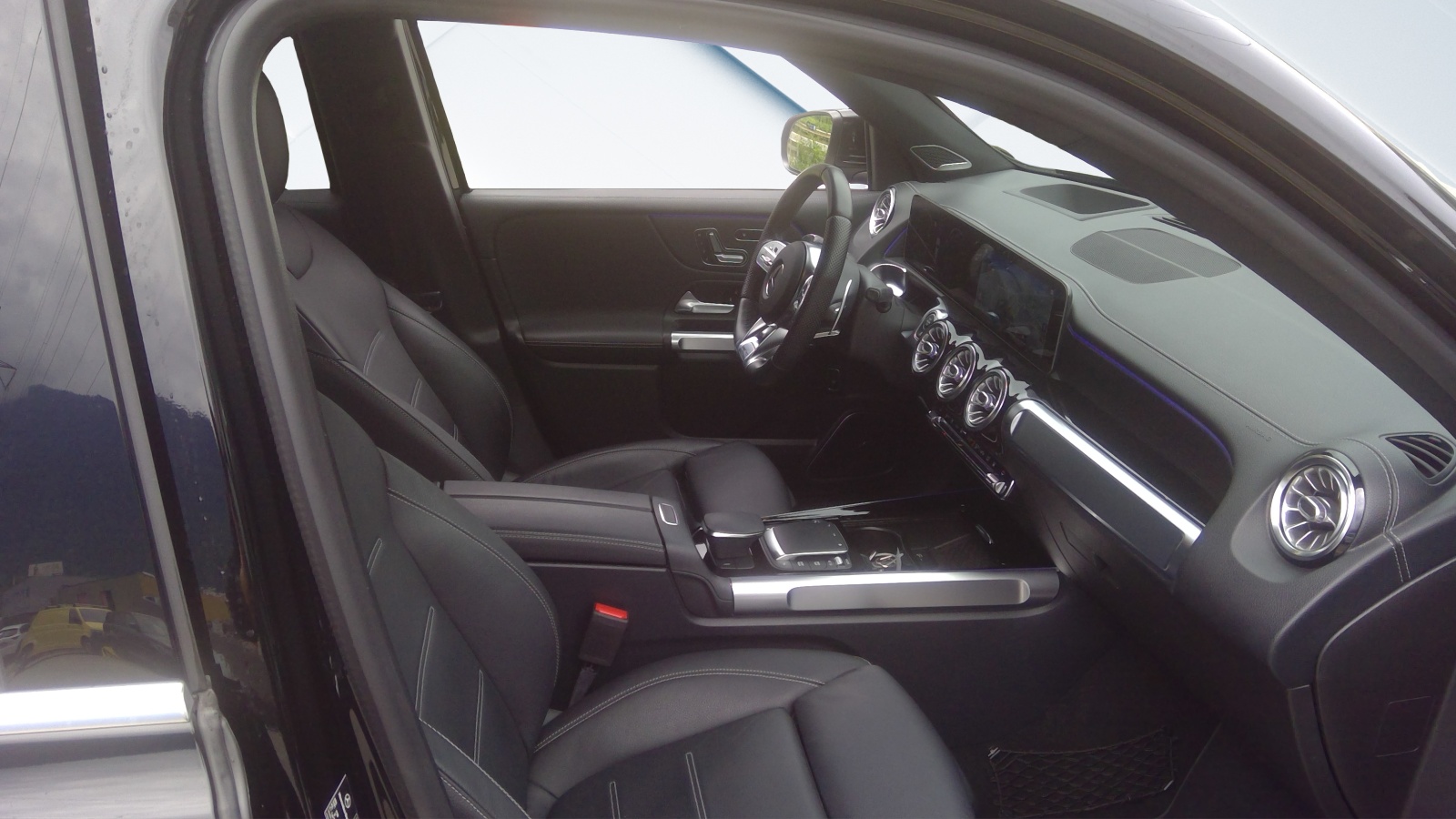 MERCEDES-BENZ GLB 35 AMG 4Matic 8G-Tronic-image-4