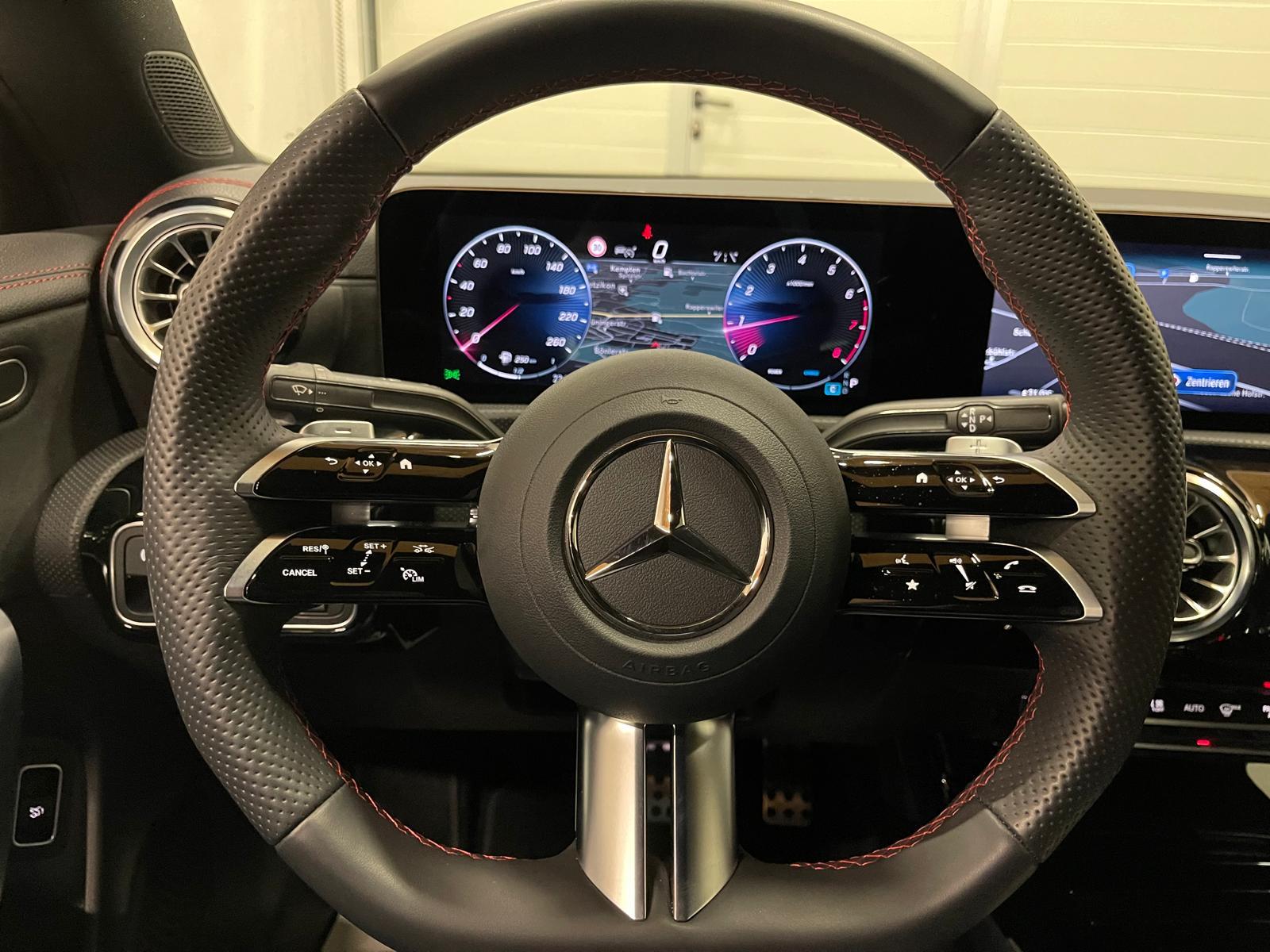 MERCEDES-BENZ CLA 200 AMG Line-image-20
