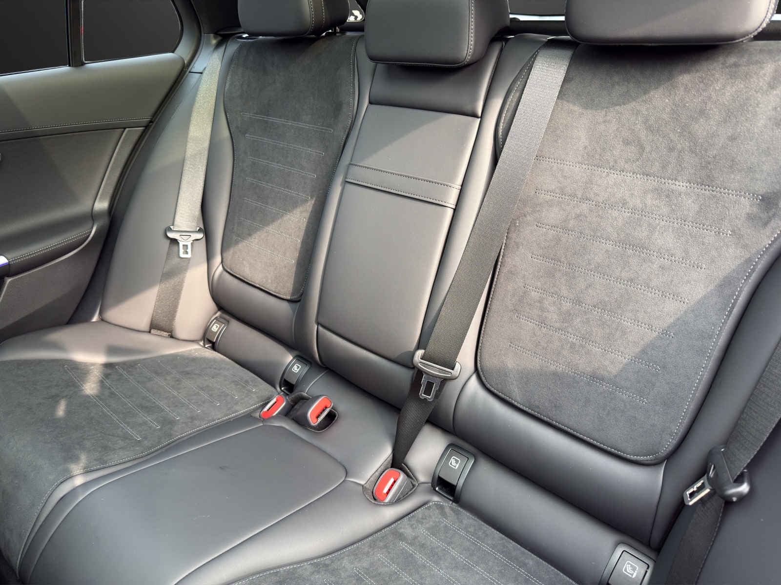 MERCEDES-BENZ C 220 d T 4 Matic Swiss Star-image-14