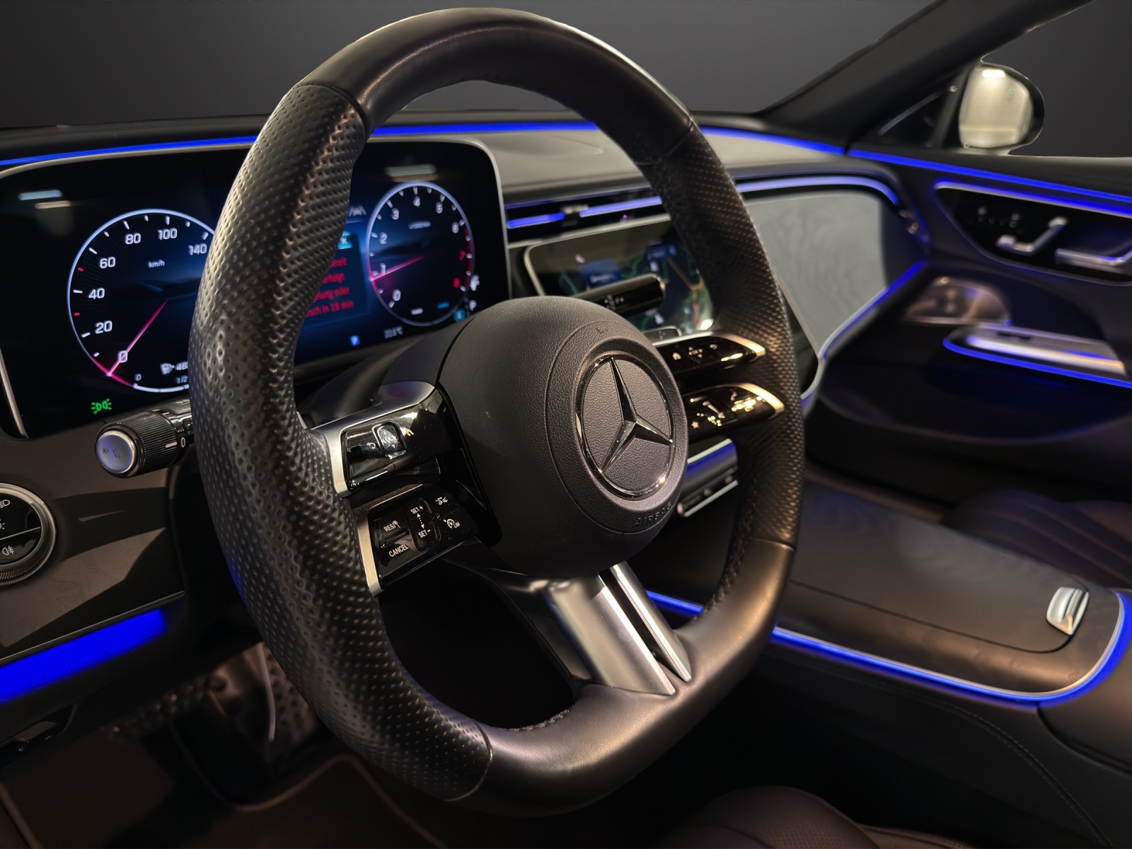 MERCEDES-BENZ E 200 T 9G-Tronic 4Matic-image-9