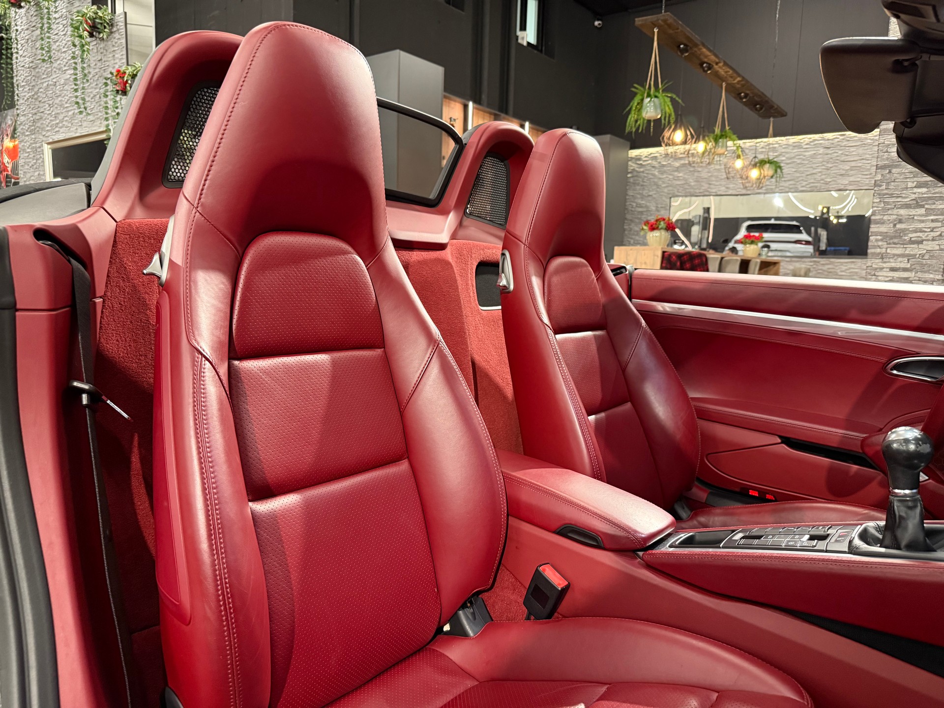 PORSCHE 718 Boxster 2.0-image-17