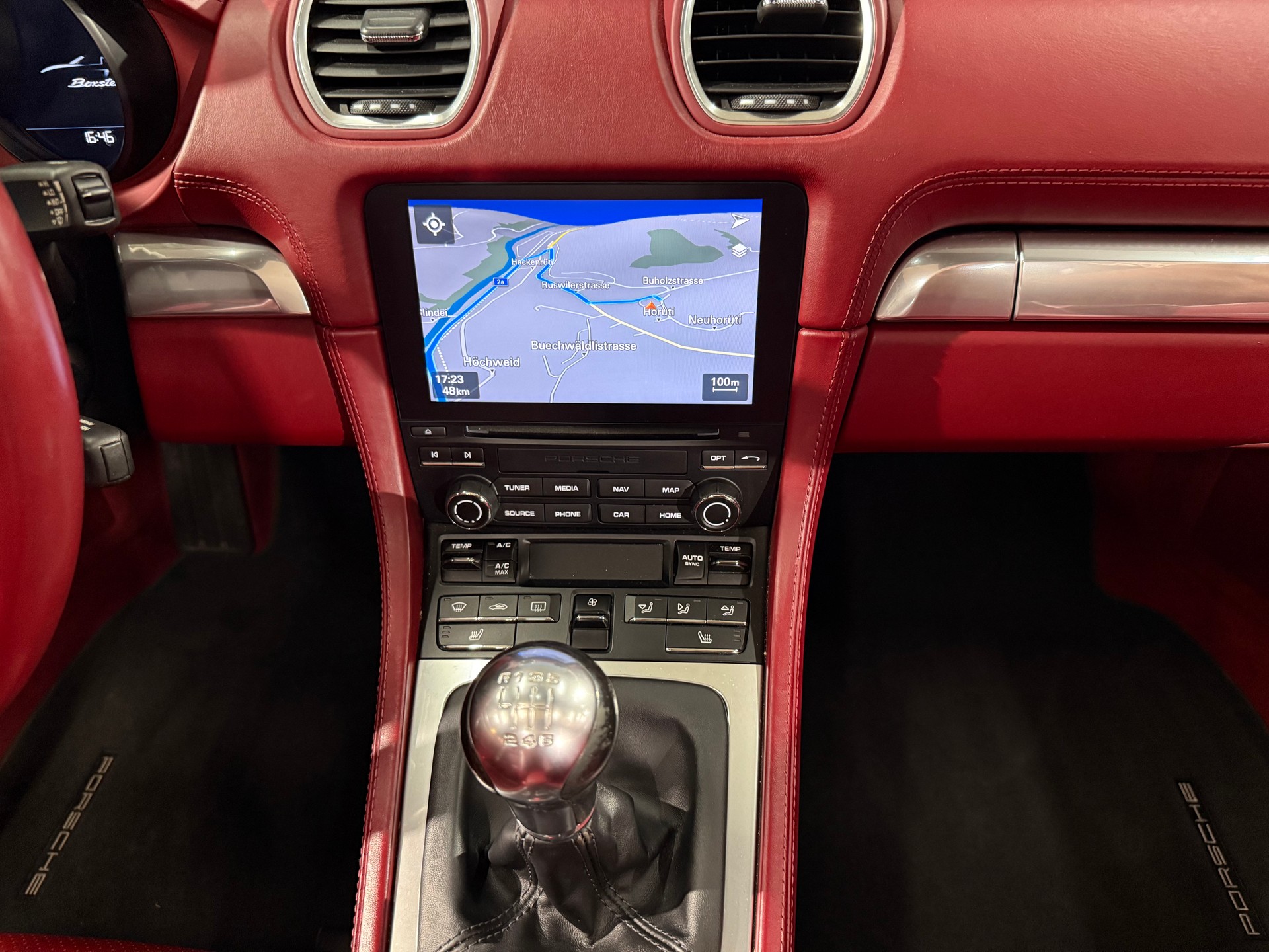 PORSCHE 718 Boxster 2.0-image-16
