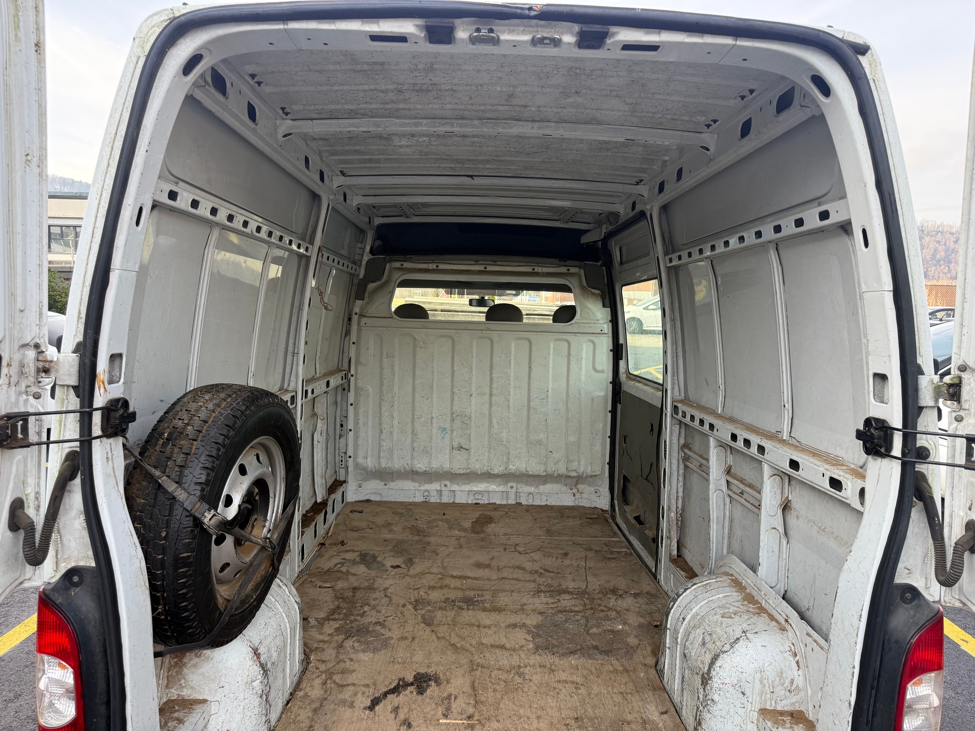 NISSAN Interstar 35 2.5 dCi-image-15