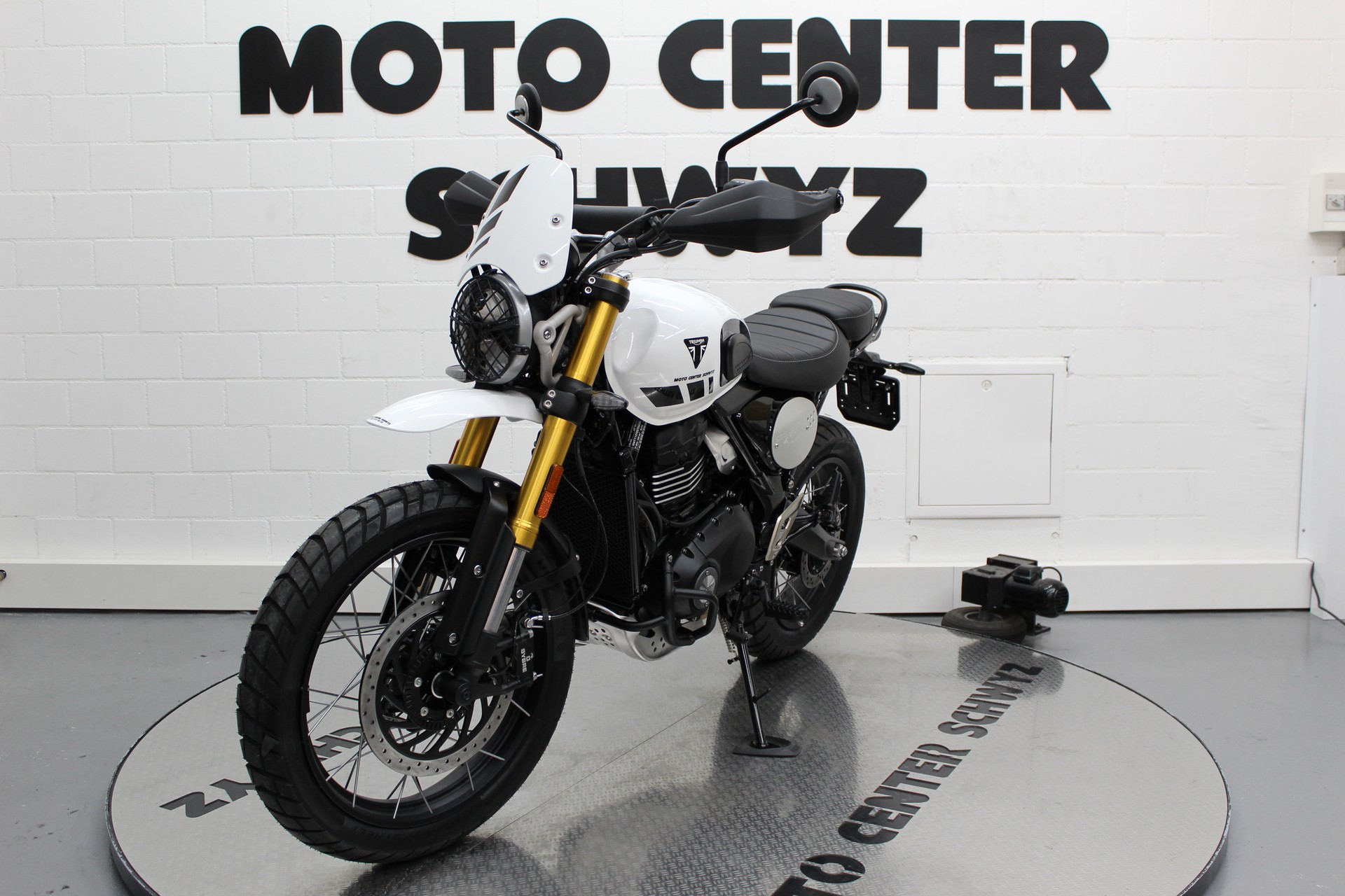 TRIUMPH Scrambler 400 XC-showroom-element-3