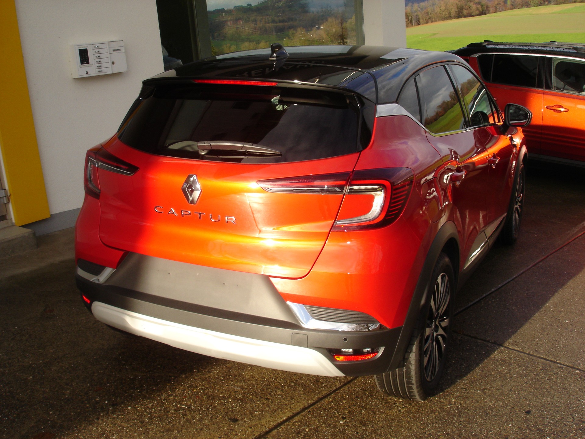 RENAULT Captur 1.3 TCe EDC Initiale Paris EDC-image-3