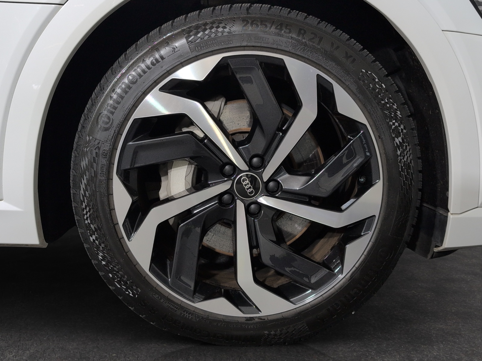 AUDI e-tron 55 Sportback S Line Black Edition quattro-image-4