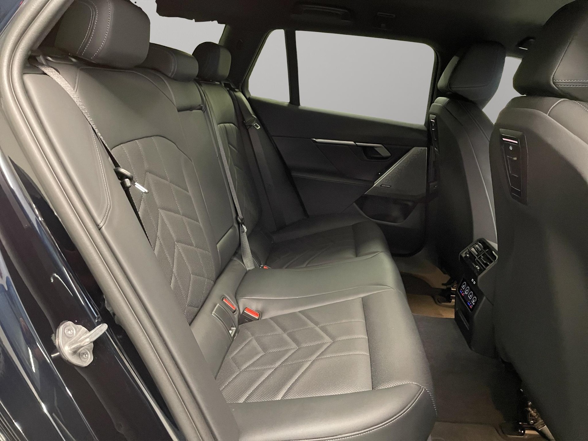 BMW 520d xDrive 48V Touring-image-19