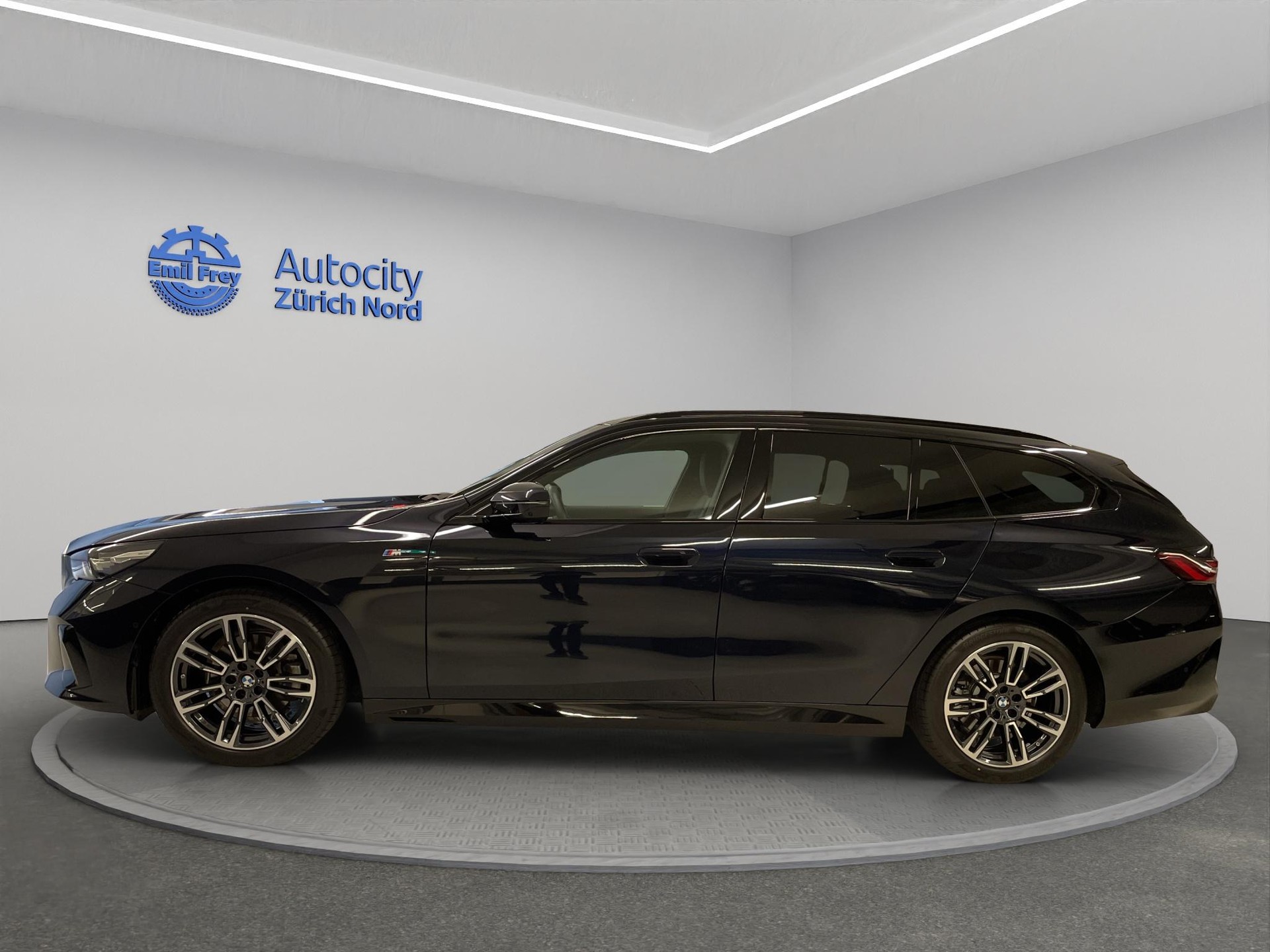 BMW 520d xDrive 48V Touring-image-5