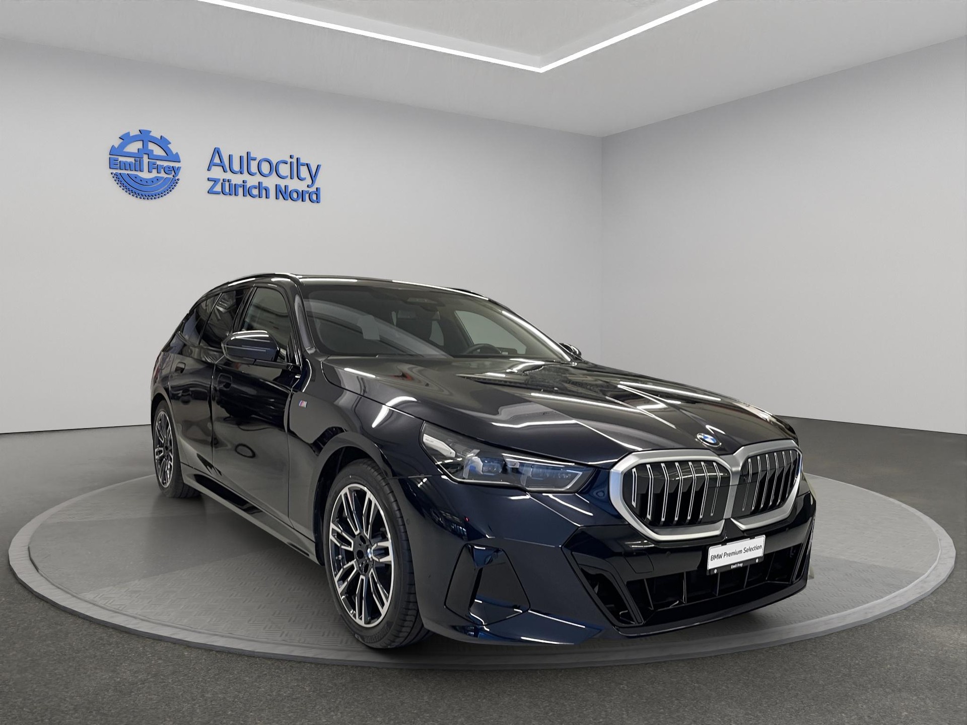 BMW 520d xDrive 48V Touring-image-3