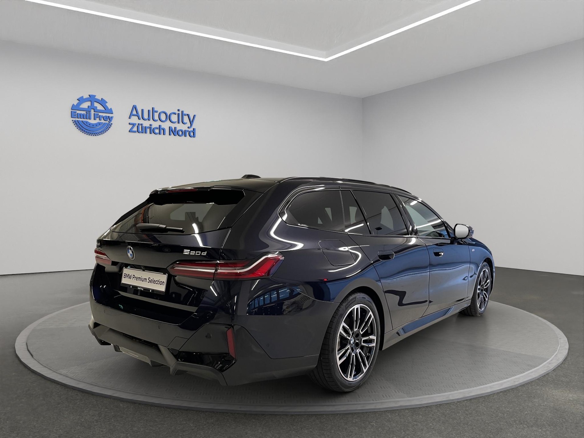 BMW 520d xDrive 48V Touring-image-4