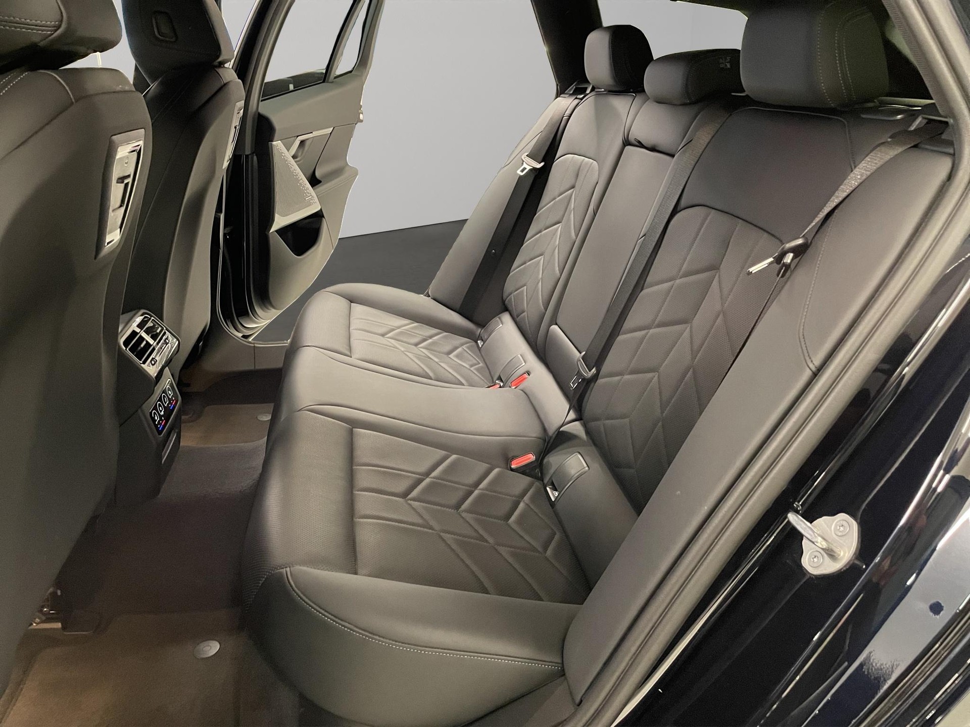 BMW 520d xDrive 48V Touring-image-18