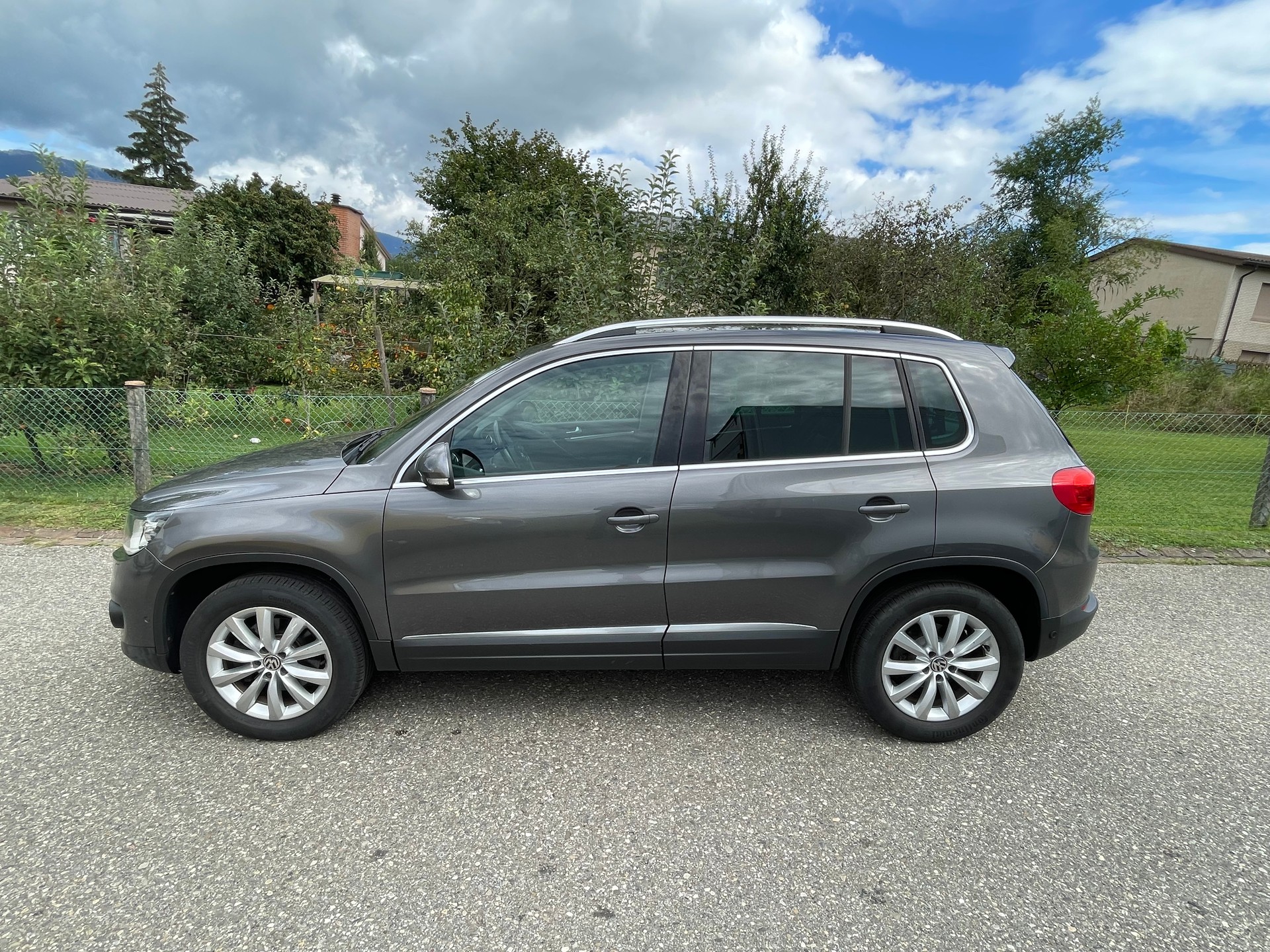 VW Tiguan 2.0 TDI BlueMotion Sport&Style 4Motion-image-2