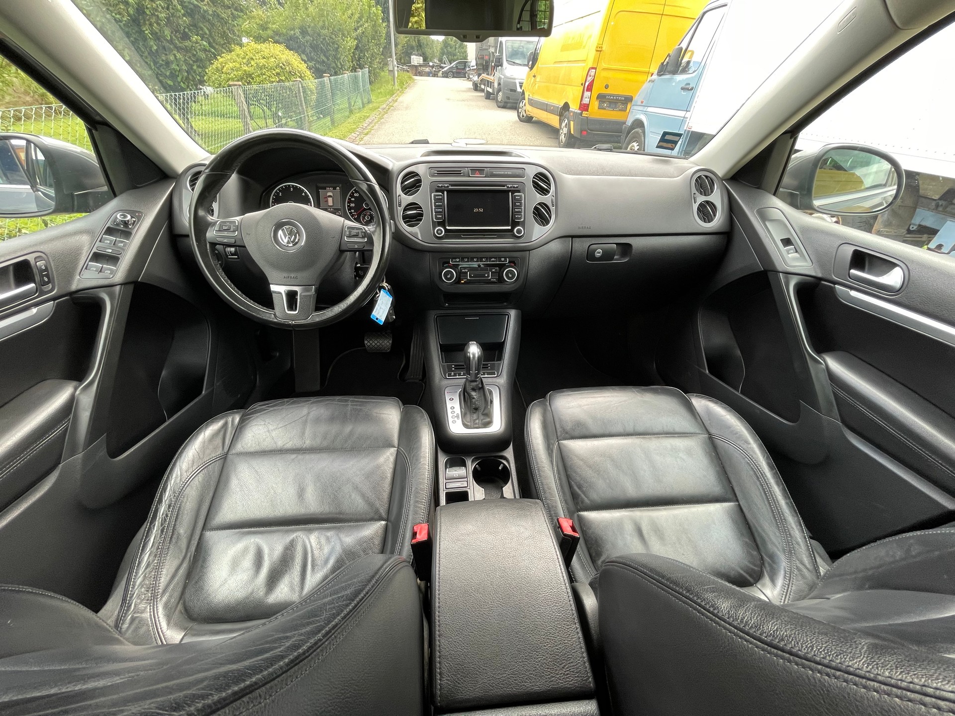 VW Tiguan 2.0 TDI BlueMotion Sport&Style 4Motion-image-9