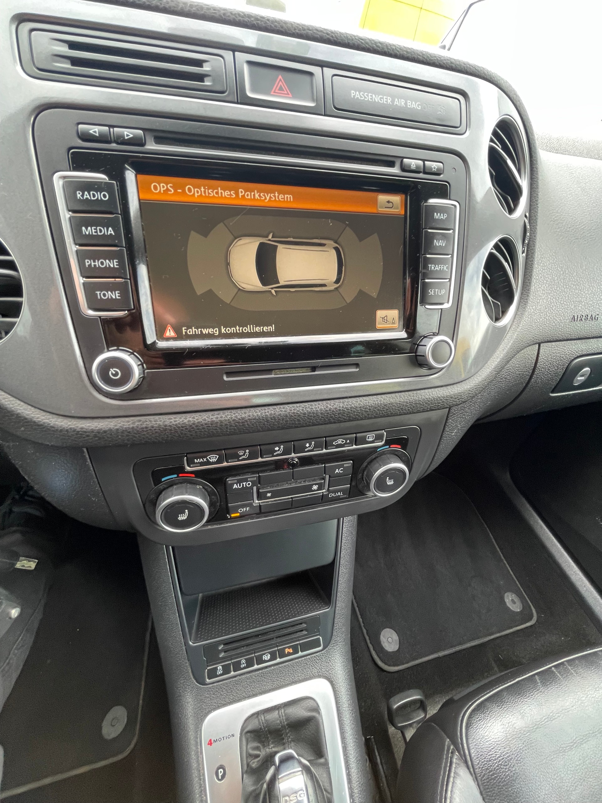 VW Tiguan 2.0 TDI BlueMotion Sport&Style 4Motion-image-10