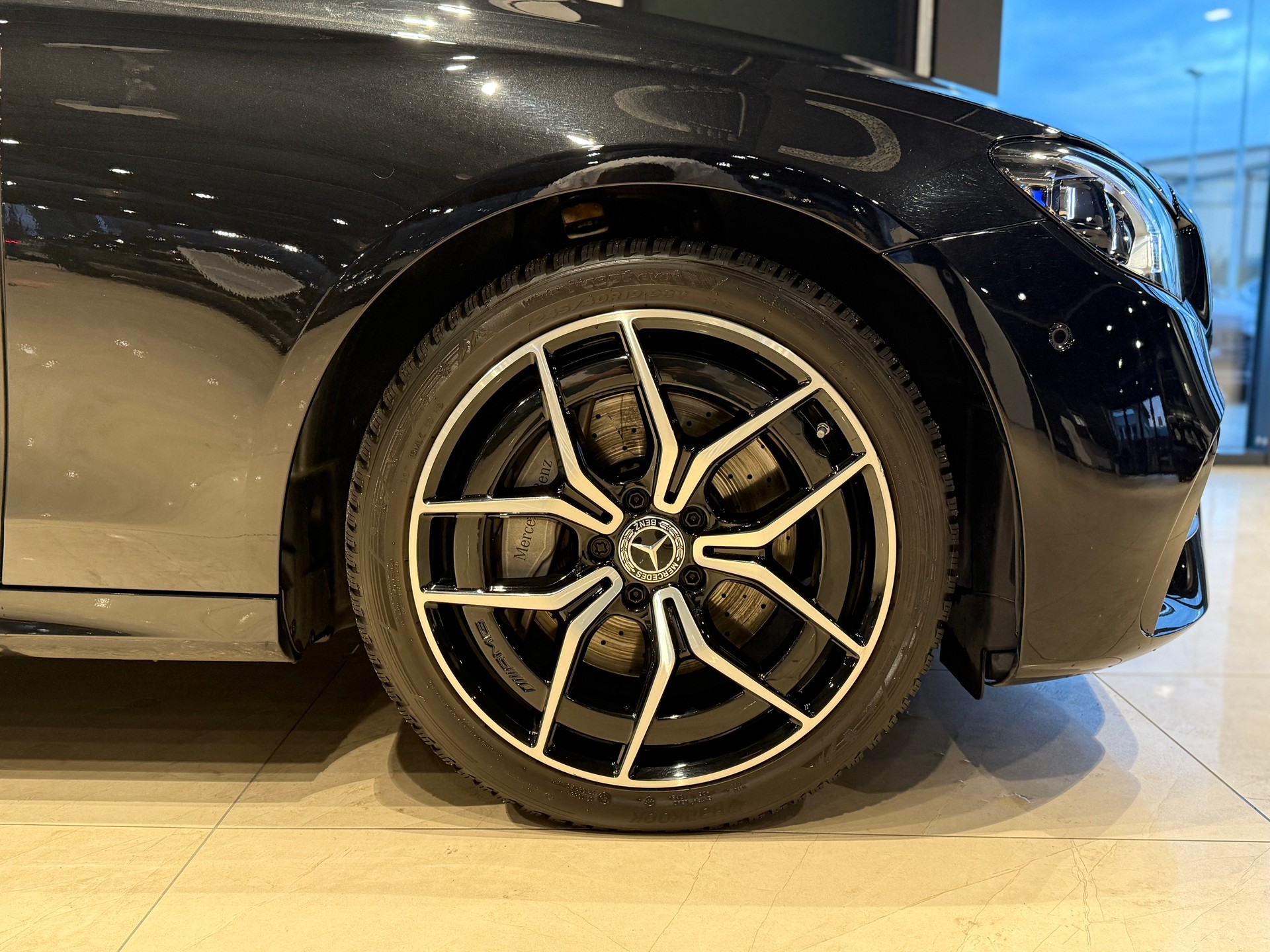 MERCEDES-BENZ E 300 d 4Matic AMG Line 9G-Tronic-image-4