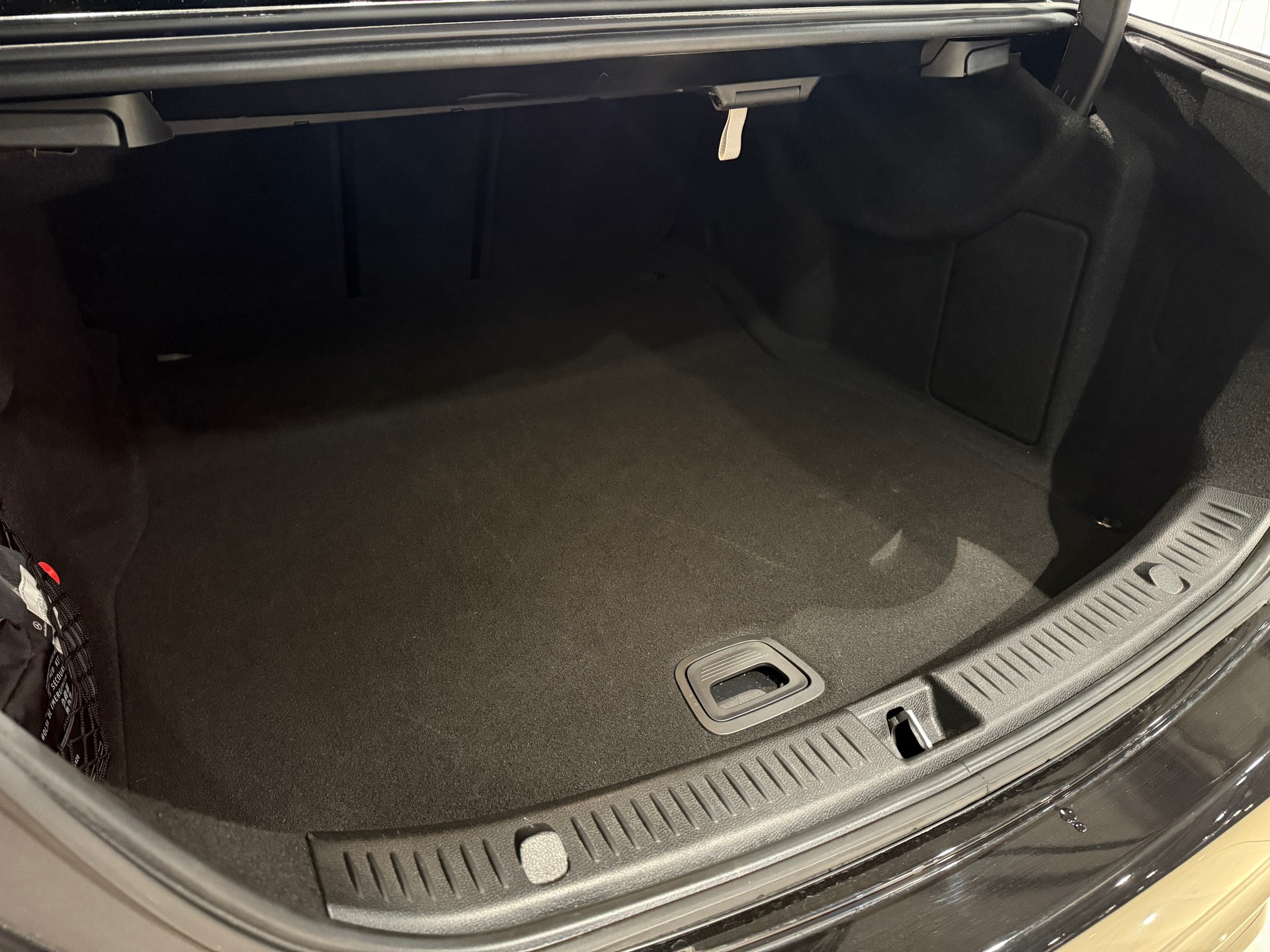 MERCEDES-BENZ E 300 d 4Matic AMG Line 9G-Tronic-image-8