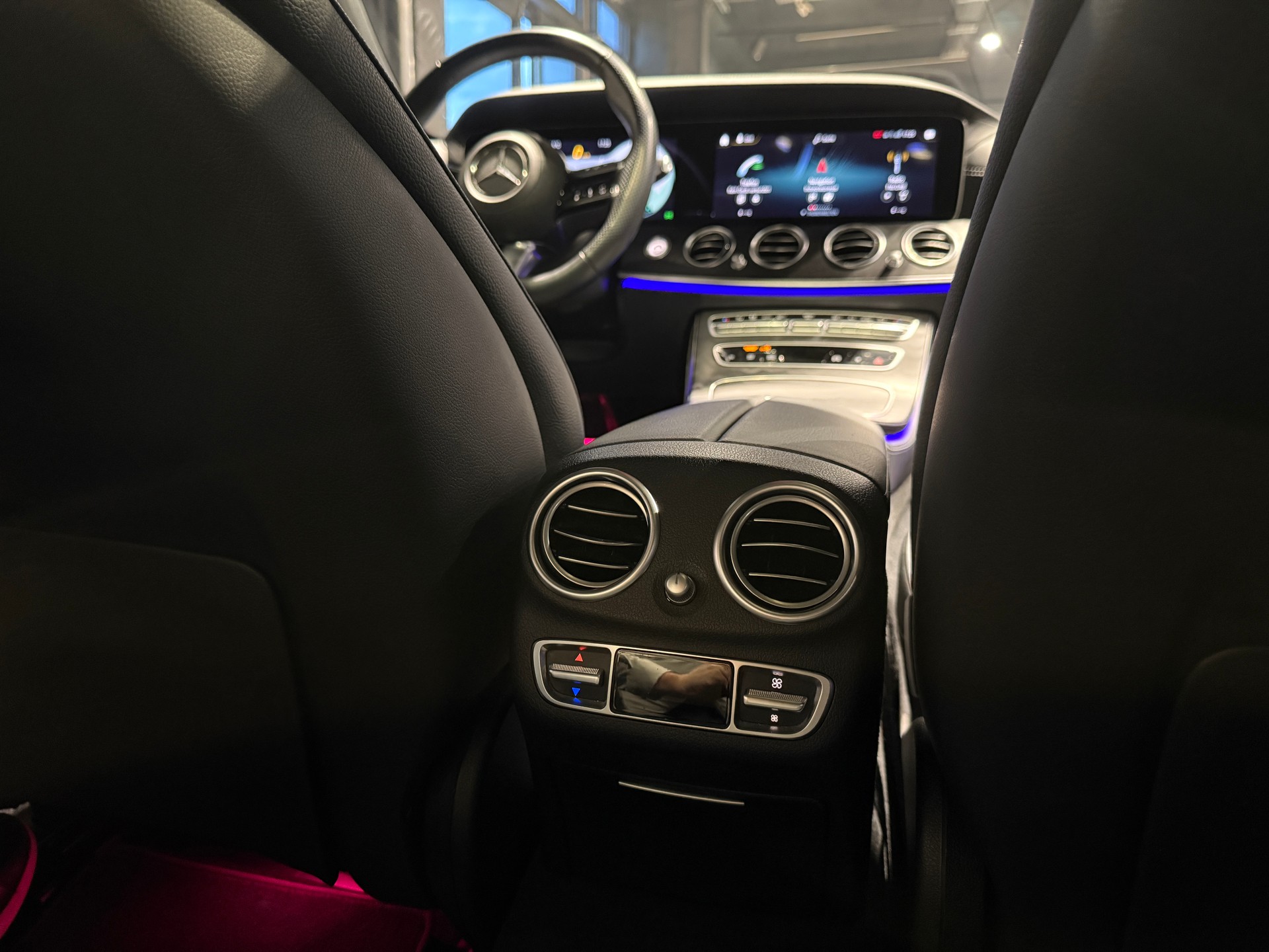 MERCEDES-BENZ E 300 d 4Matic AMG Line 9G-Tronic-image-23