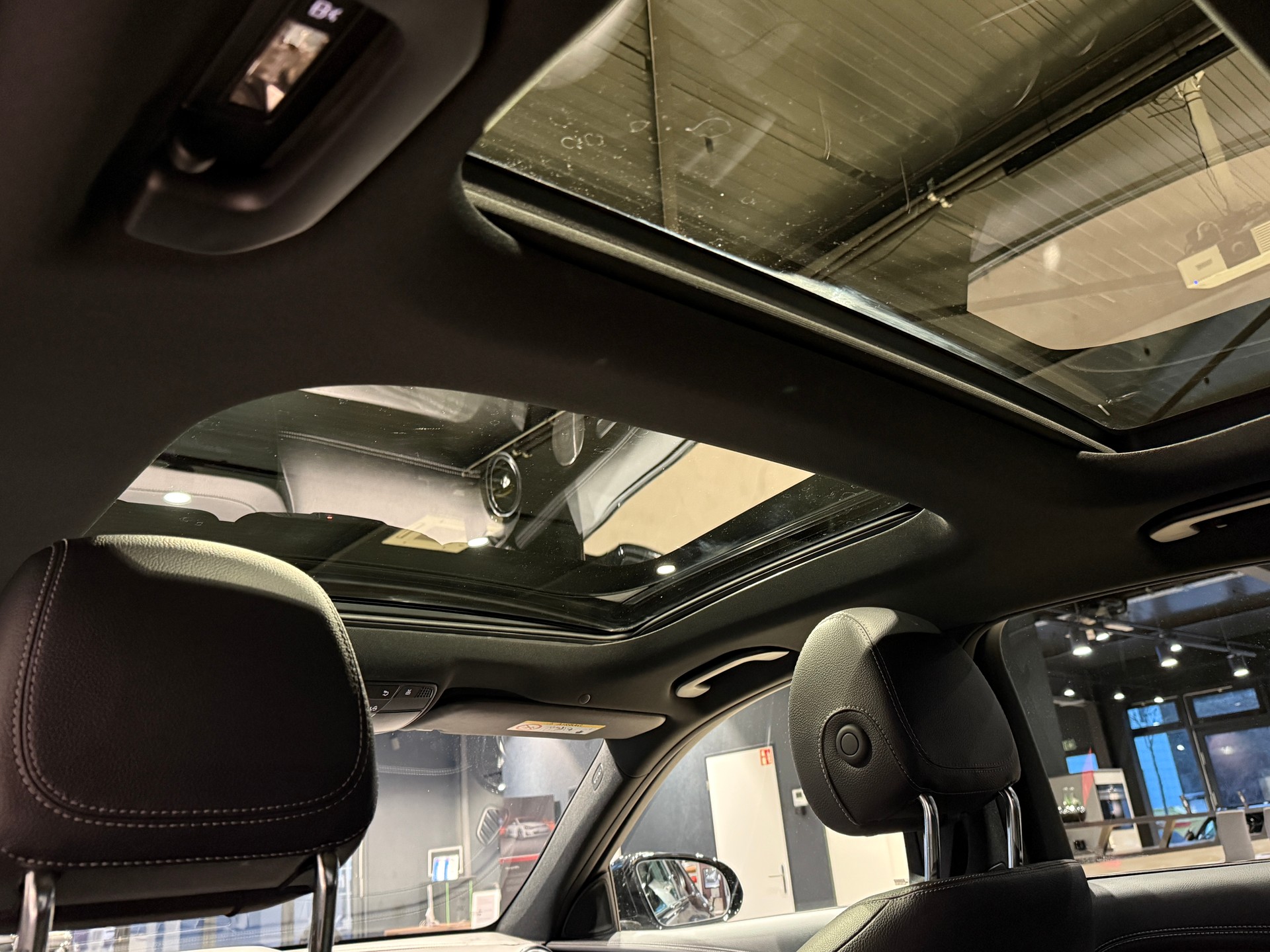 MERCEDES-BENZ E 300 d 4Matic AMG Line 9G-Tronic-image-18