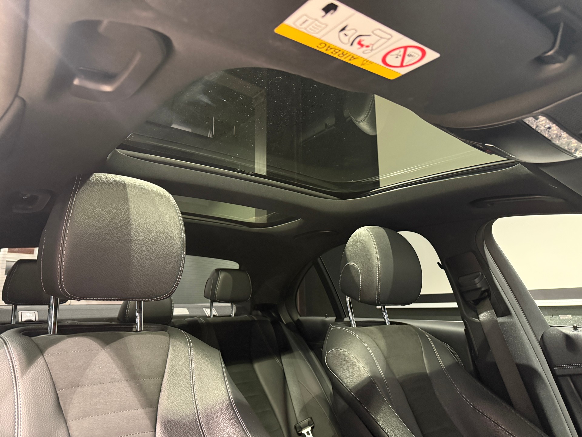MERCEDES-BENZ E 300 d 4Matic AMG Line 9G-Tronic-image-17