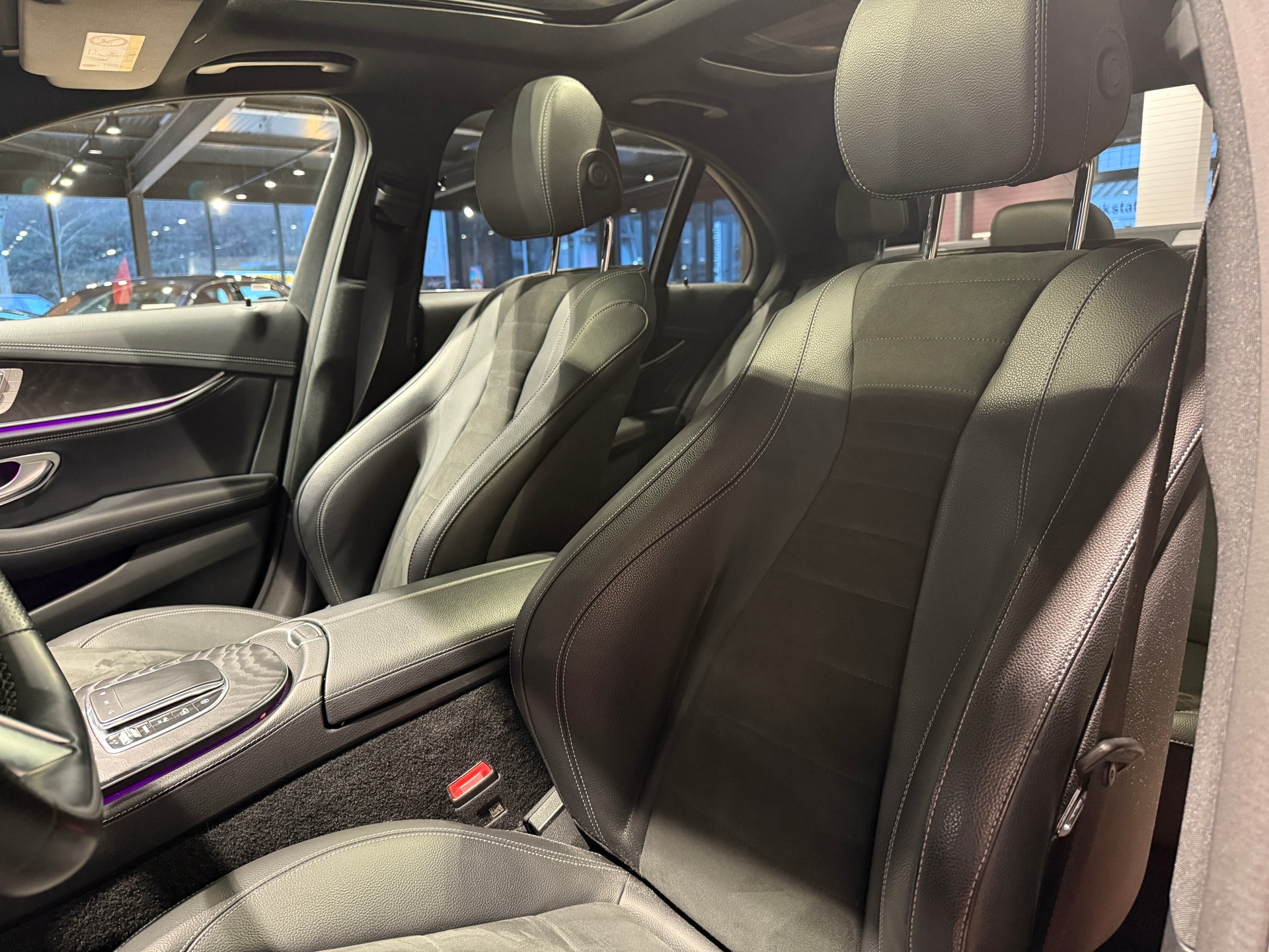 MERCEDES-BENZ E 300 d 4Matic AMG Line 9G-Tronic-image-16