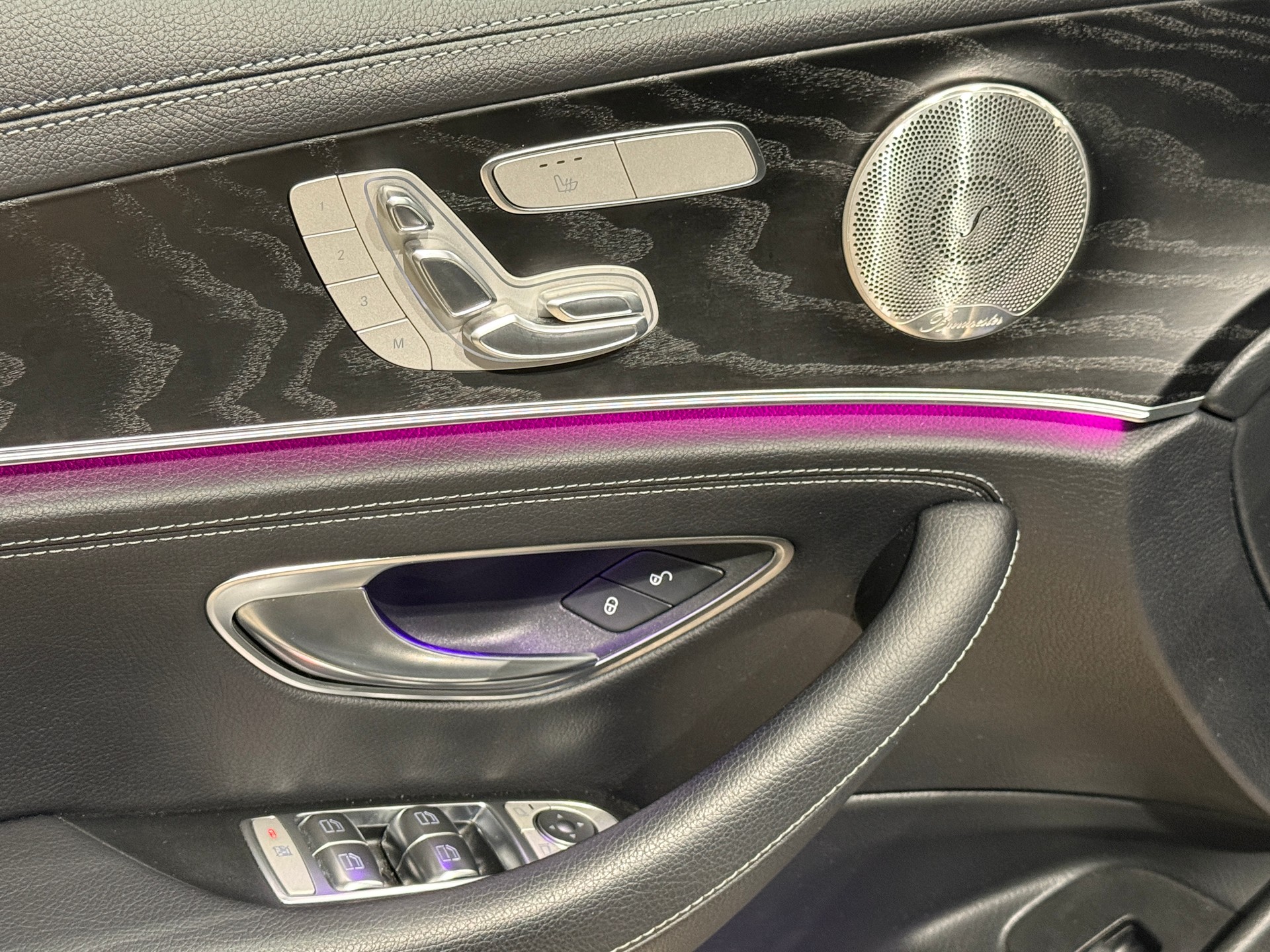 MERCEDES-BENZ E 300 d 4Matic AMG Line 9G-Tronic-image-21