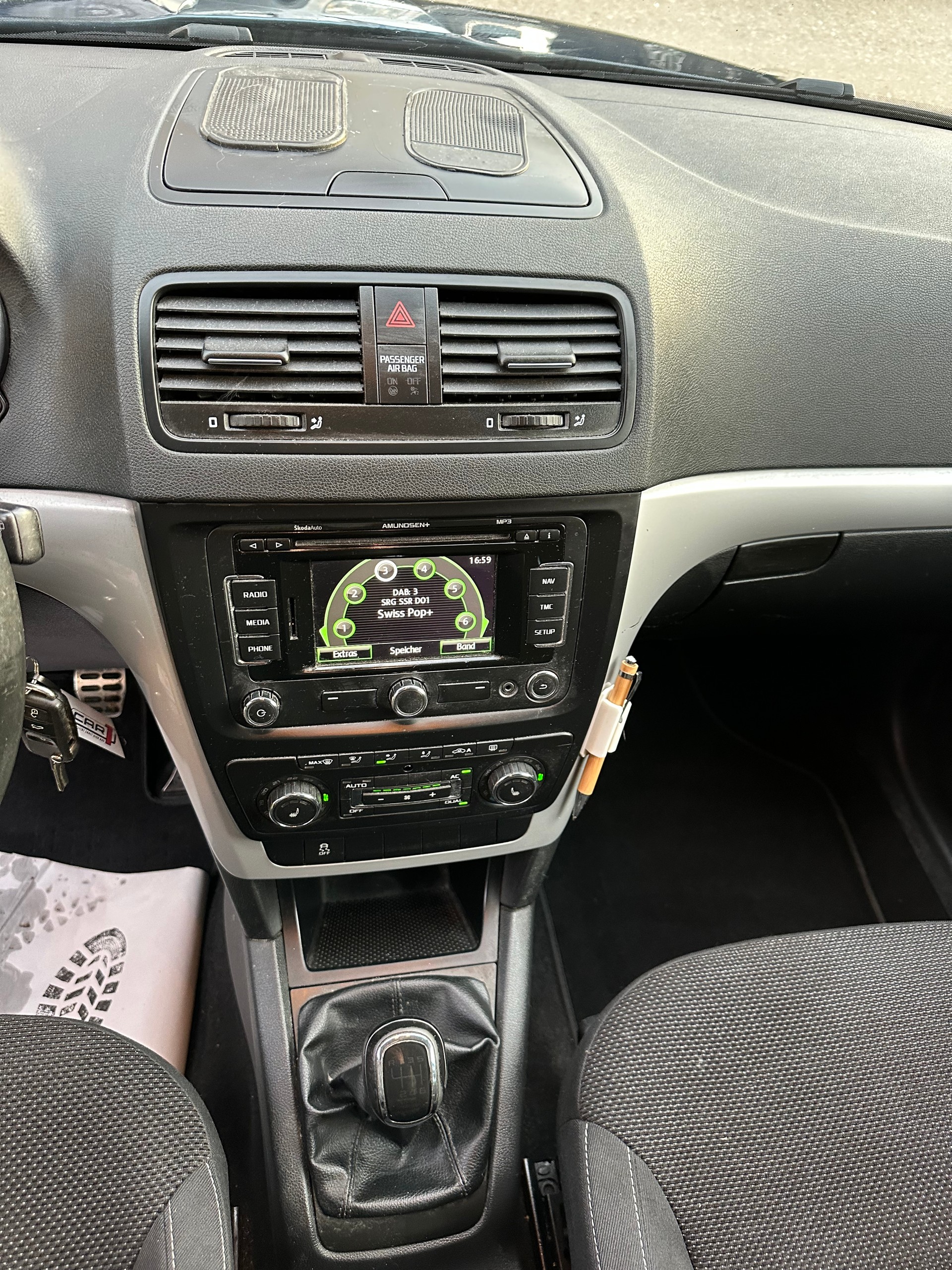SKODA Yeti 1.4 TSI Ambition-image-11
