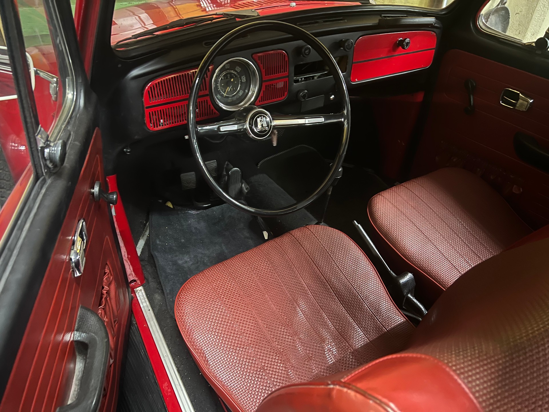 VW BEETLE-image-4