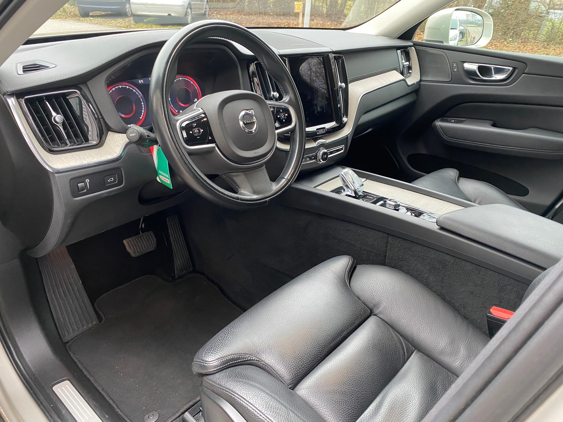 VOLVO XC60 B4 Diesel Mild Hybrid AWD Inscription Geartronic-image-7