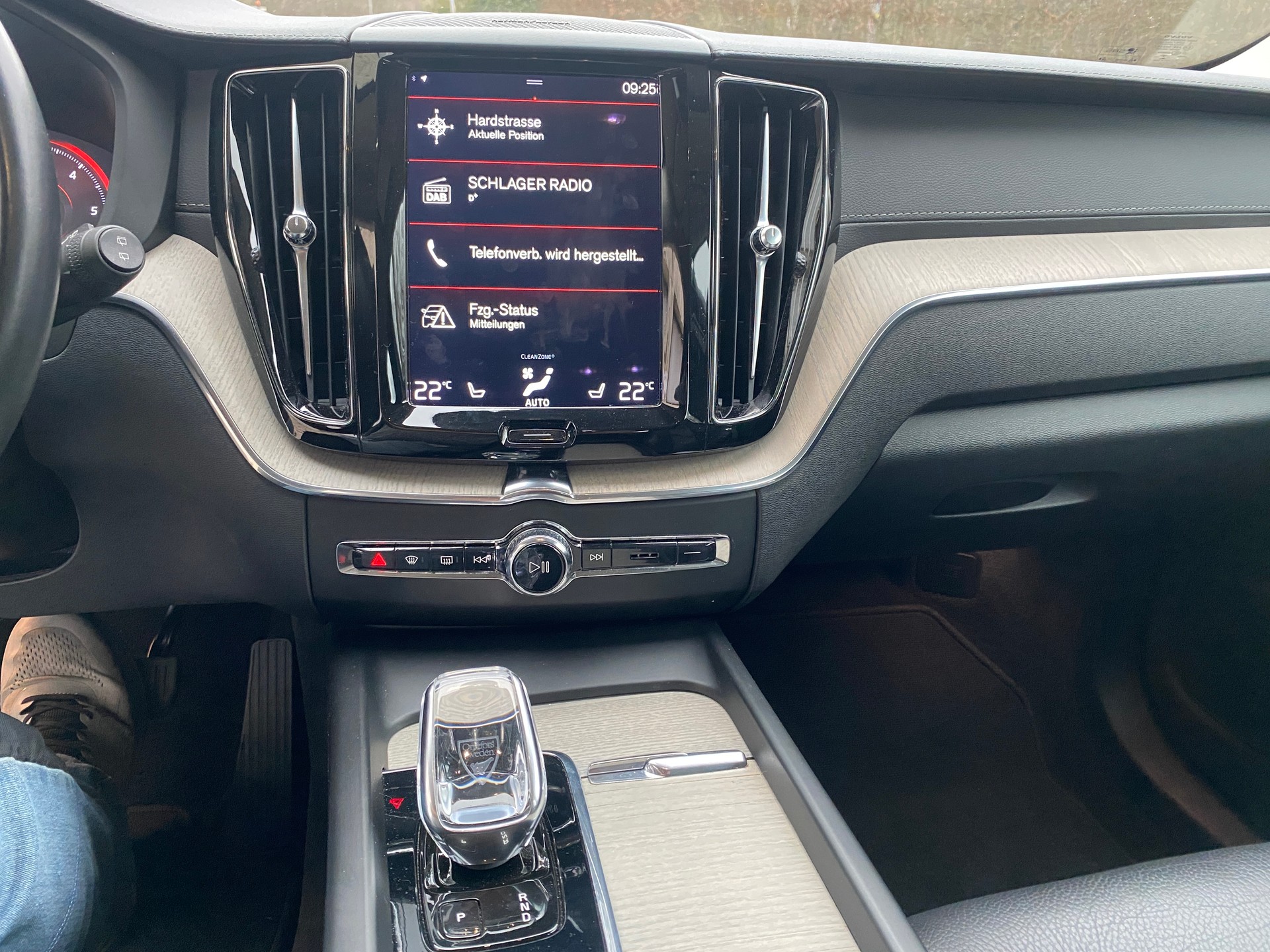 VOLVO XC60 B4 Diesel Mild Hybrid AWD Inscription Geartronic-image-4